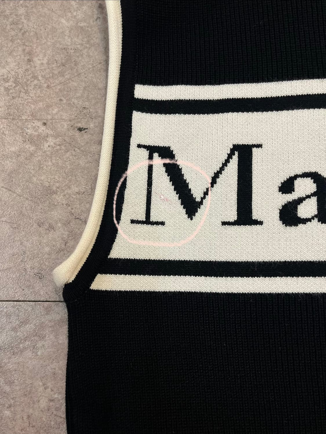 마뗑킴 스펠 포인트 스트라이프 니트 베스트 블랙 S #csz4029 상품이미지9