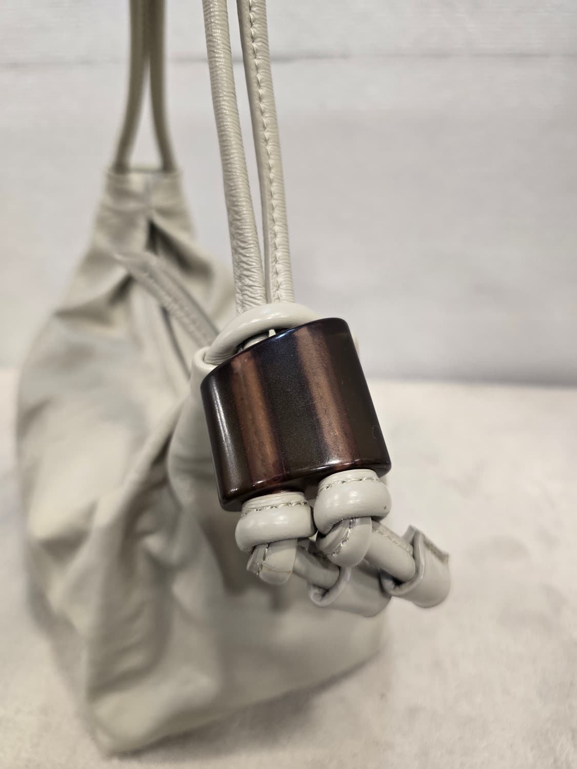 아카이브앱크 릿지 셔링 가죽 숄더백 슈가글로우 상품이미지7