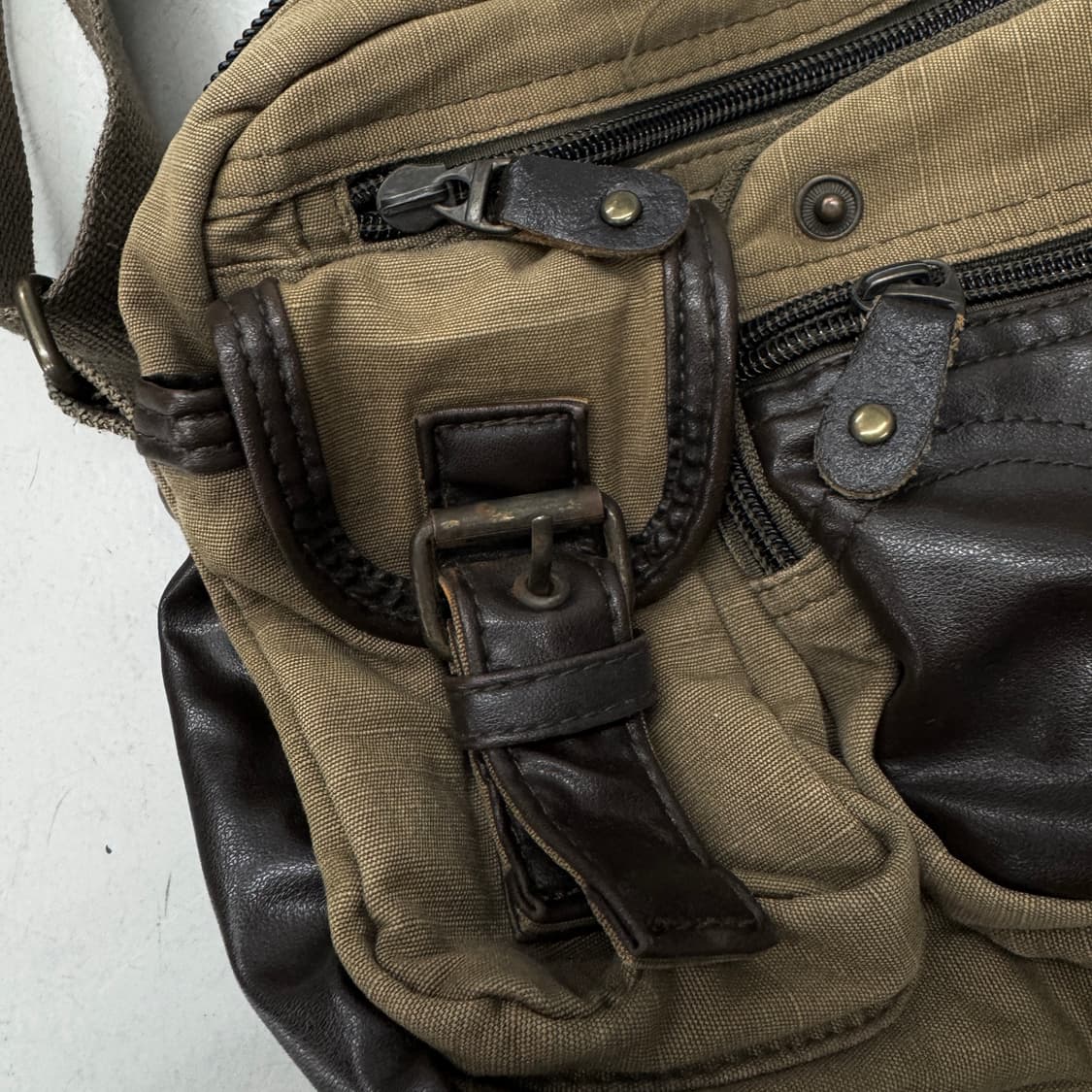 빈티지 탄창 테크니컬 레더도킹 크로스백 상품이미지5