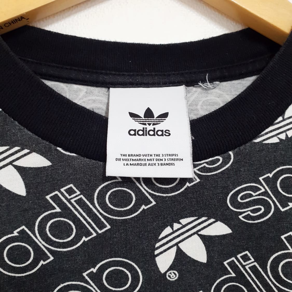 아디다스 모노그램 패턴 세미크롭티 반팔티 95 상품이미지4