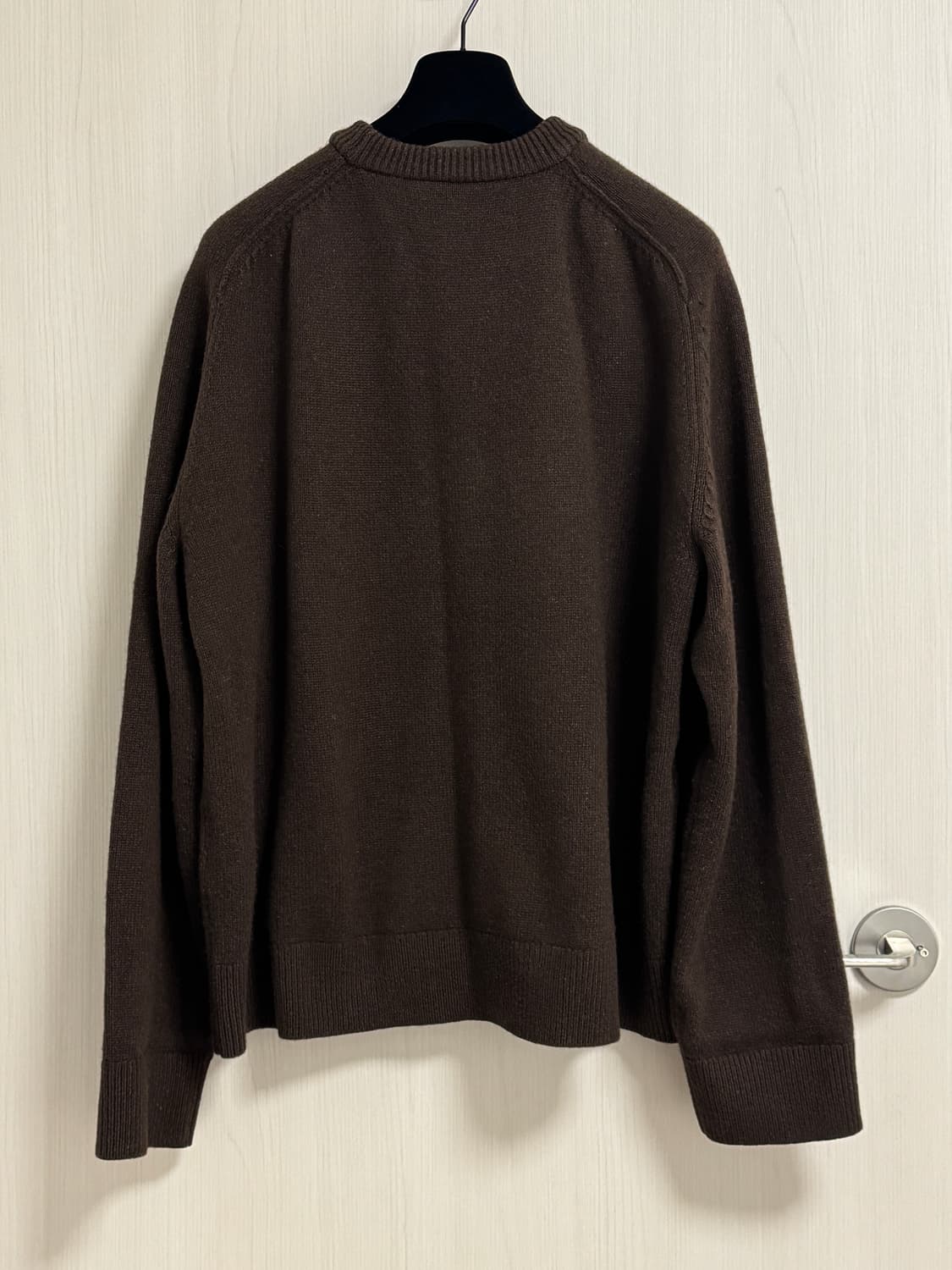 아크네 브라운 V넥 스웨터 상품이미지2