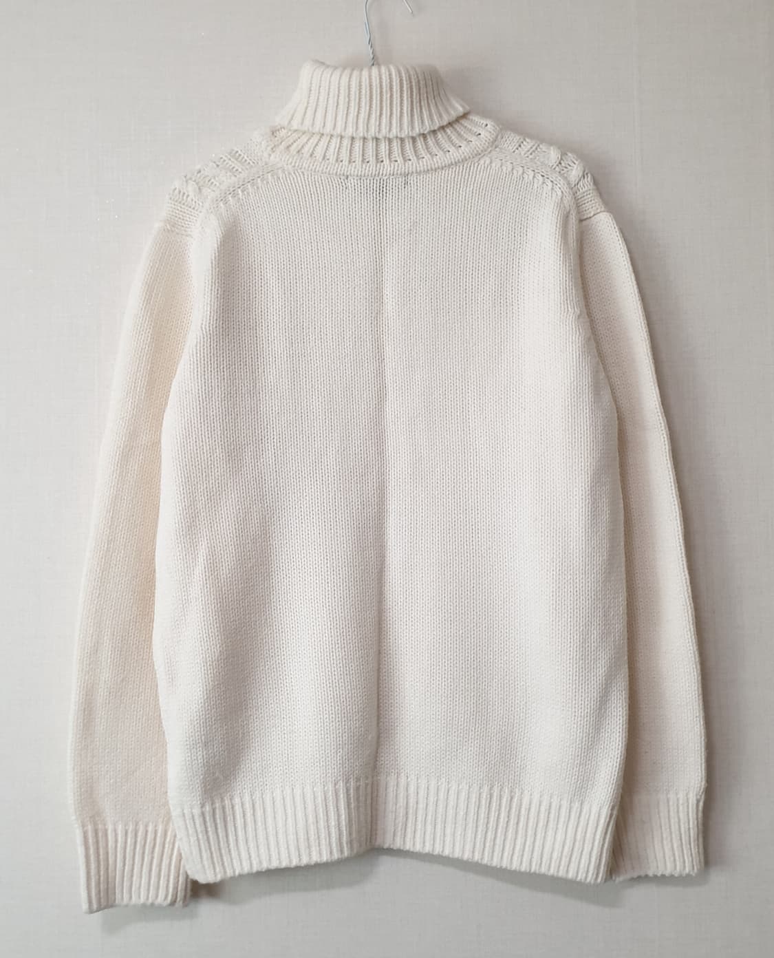 아이보리 꽈배기 터틀넥 니트 상품이미지2