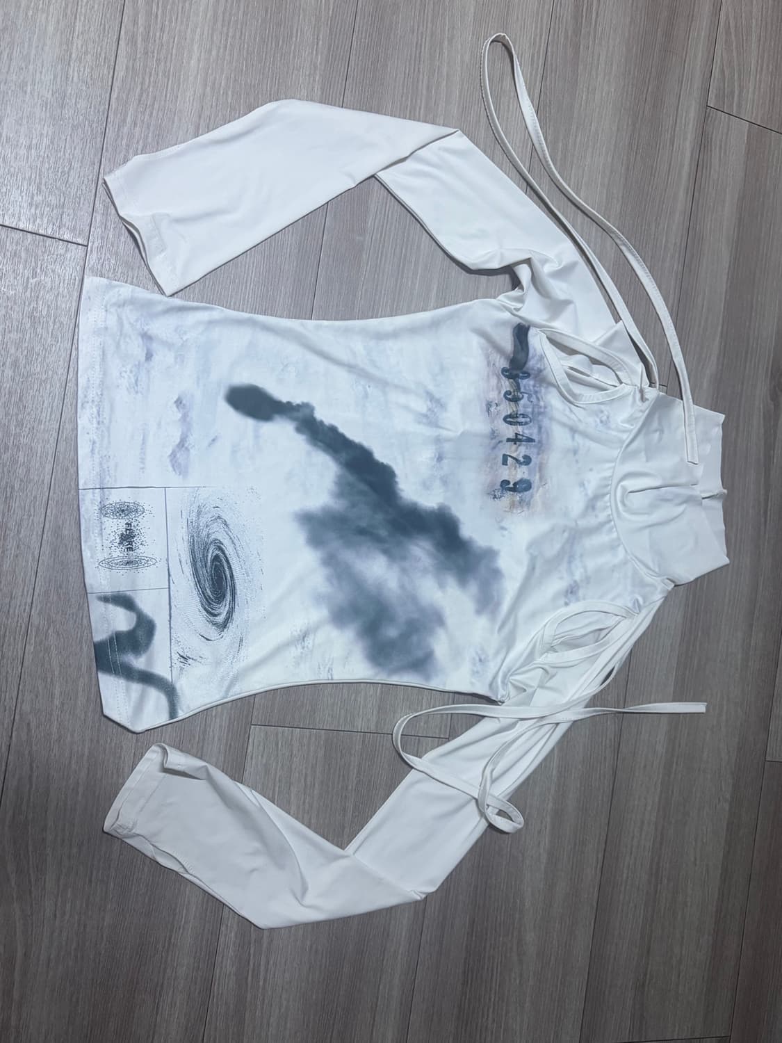 플레어업 컷아웃 터틀넥 롱슬리브 상품이미지5