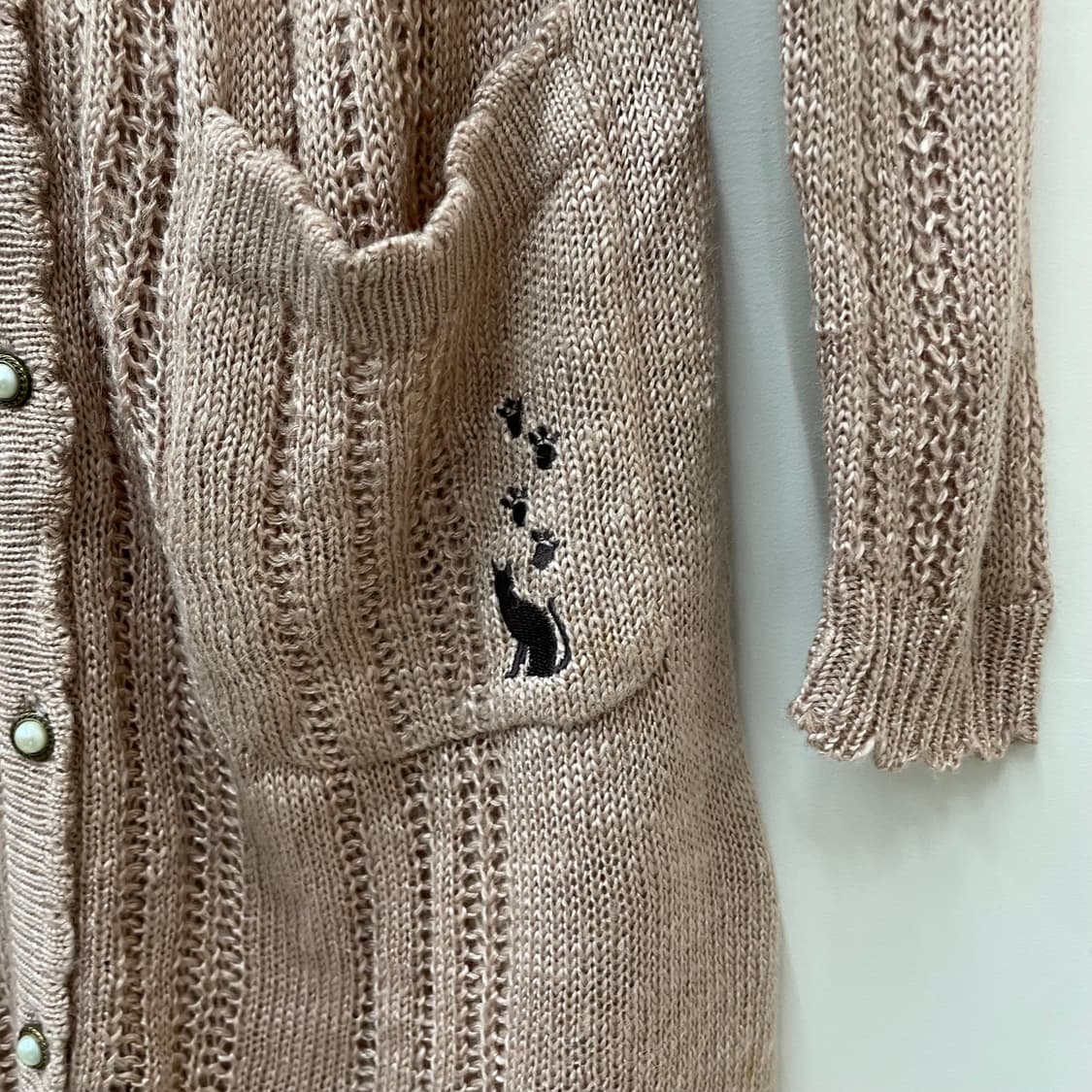 엑시즈팜 모리 페어리 냥이 자수 피치 핑크베이지 롱 슬림 가디건 상품이미지2