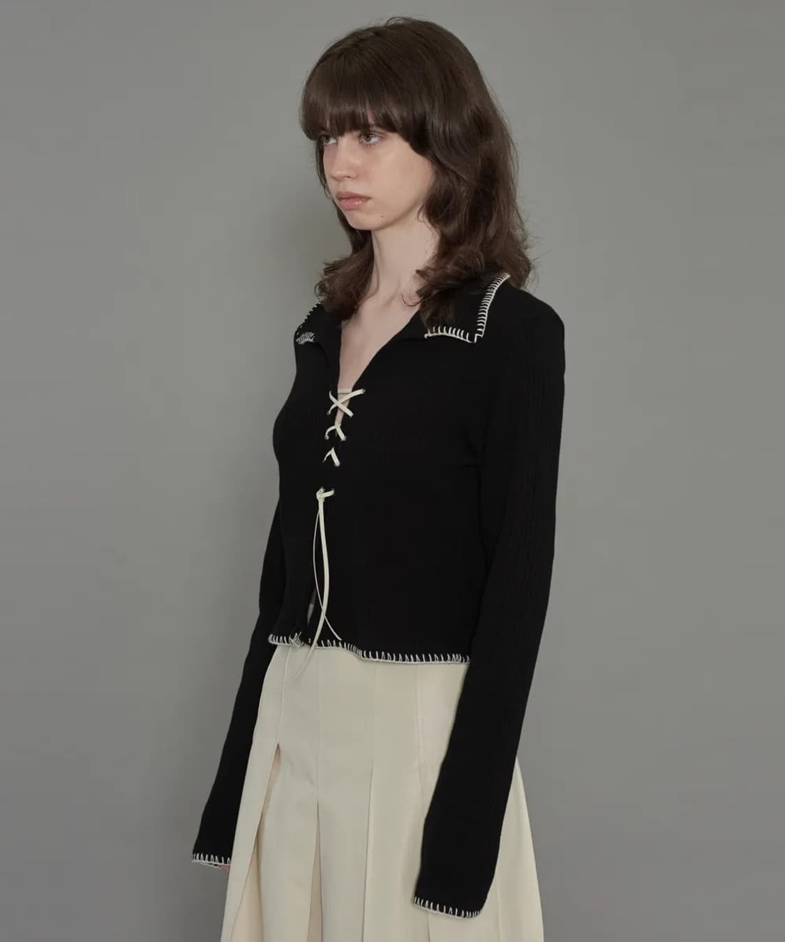 다이애그널 레이스업 스티칭 탑 블랙 상품이미지2