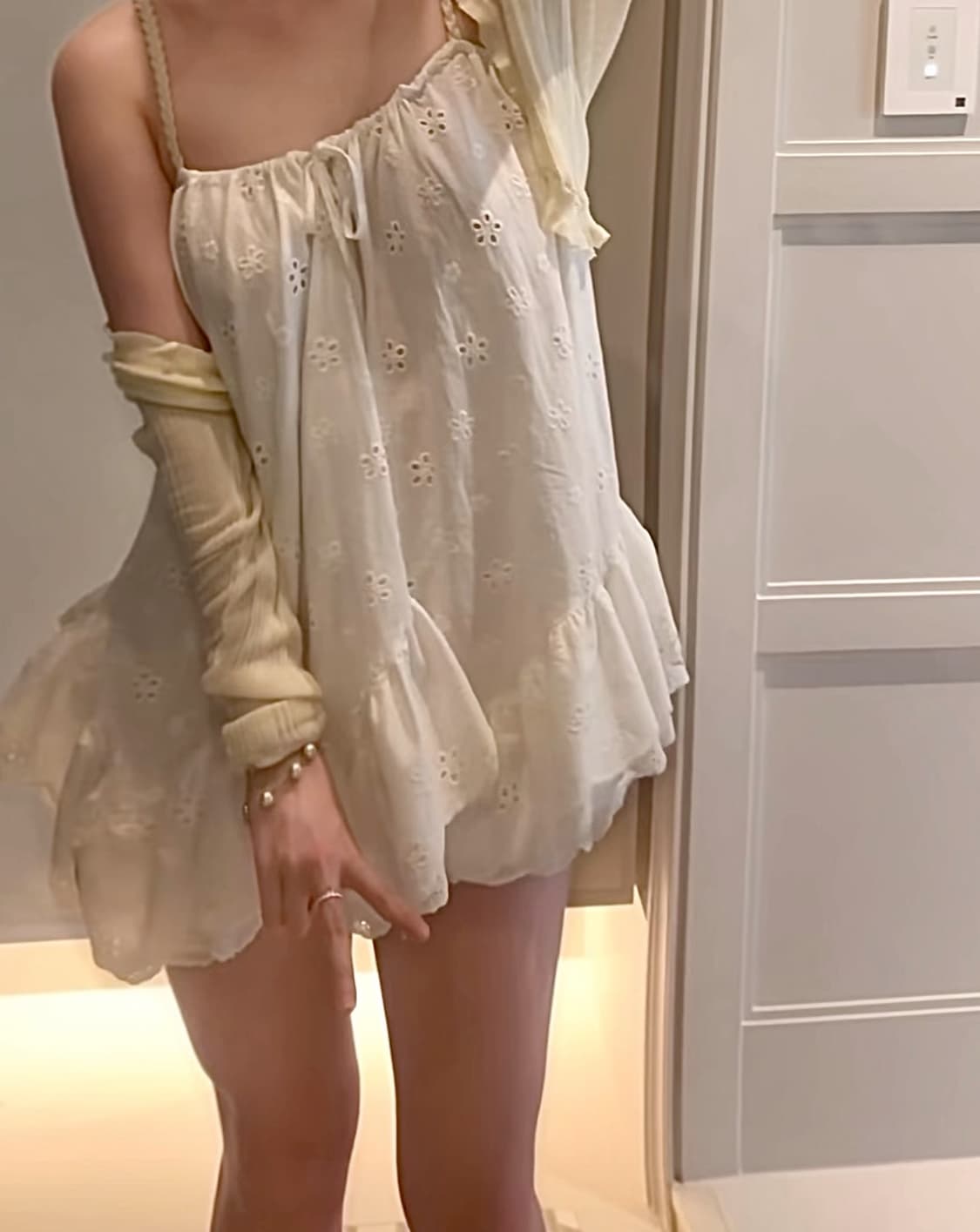 펀칭 아방한 프릴 미니원피스 상품이미지2