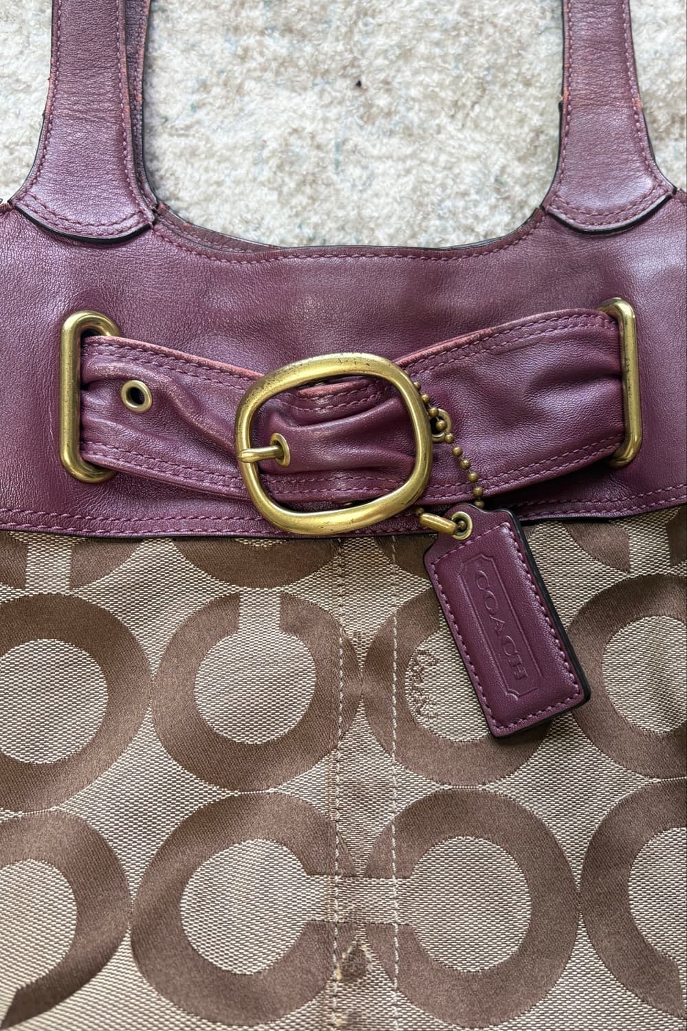 Coach Signature Canvas Shoulder Bag 상품이미지3