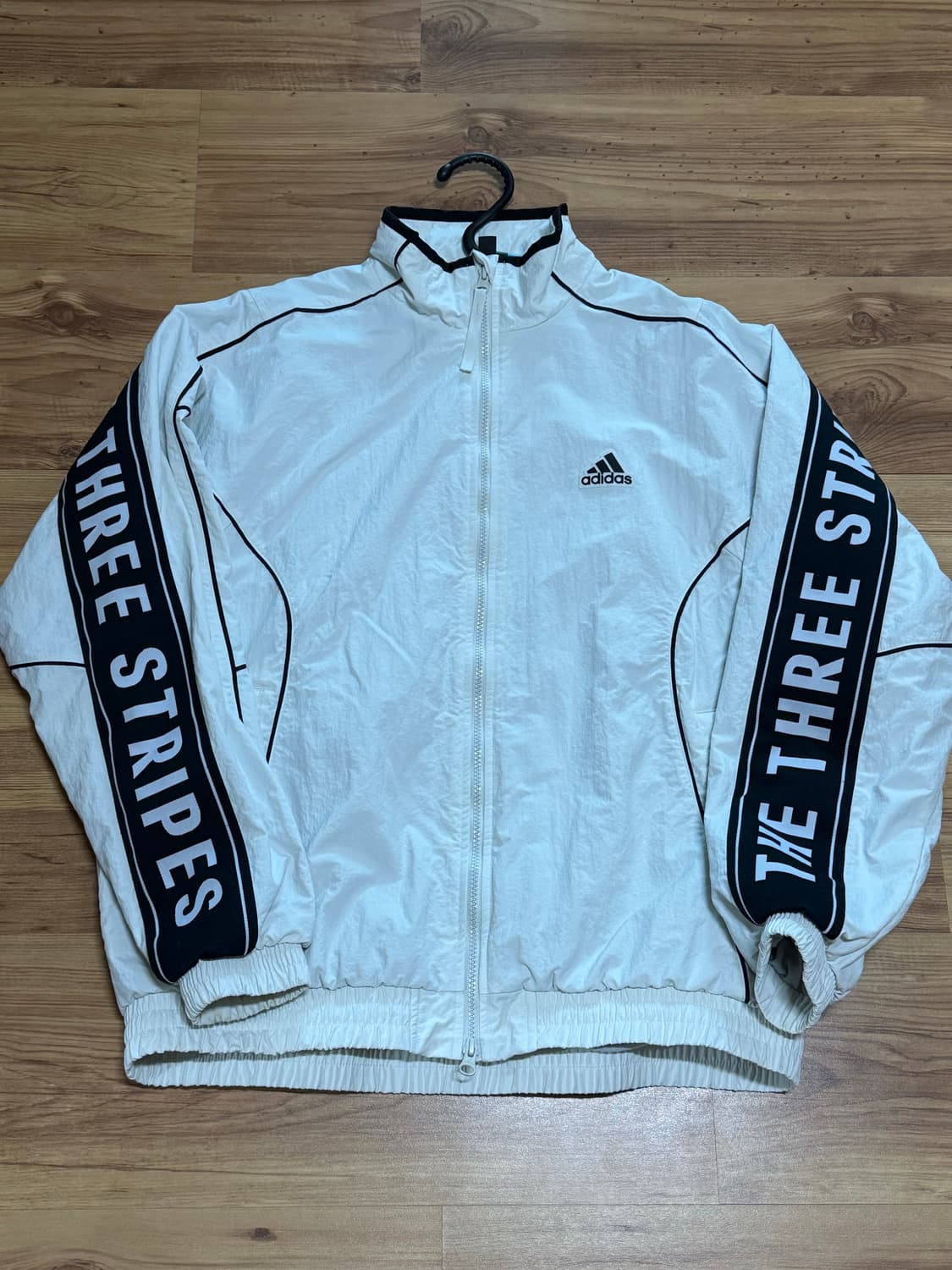 아디다스 화이트 쓰리스트라이프 바람막이 상품이미지1