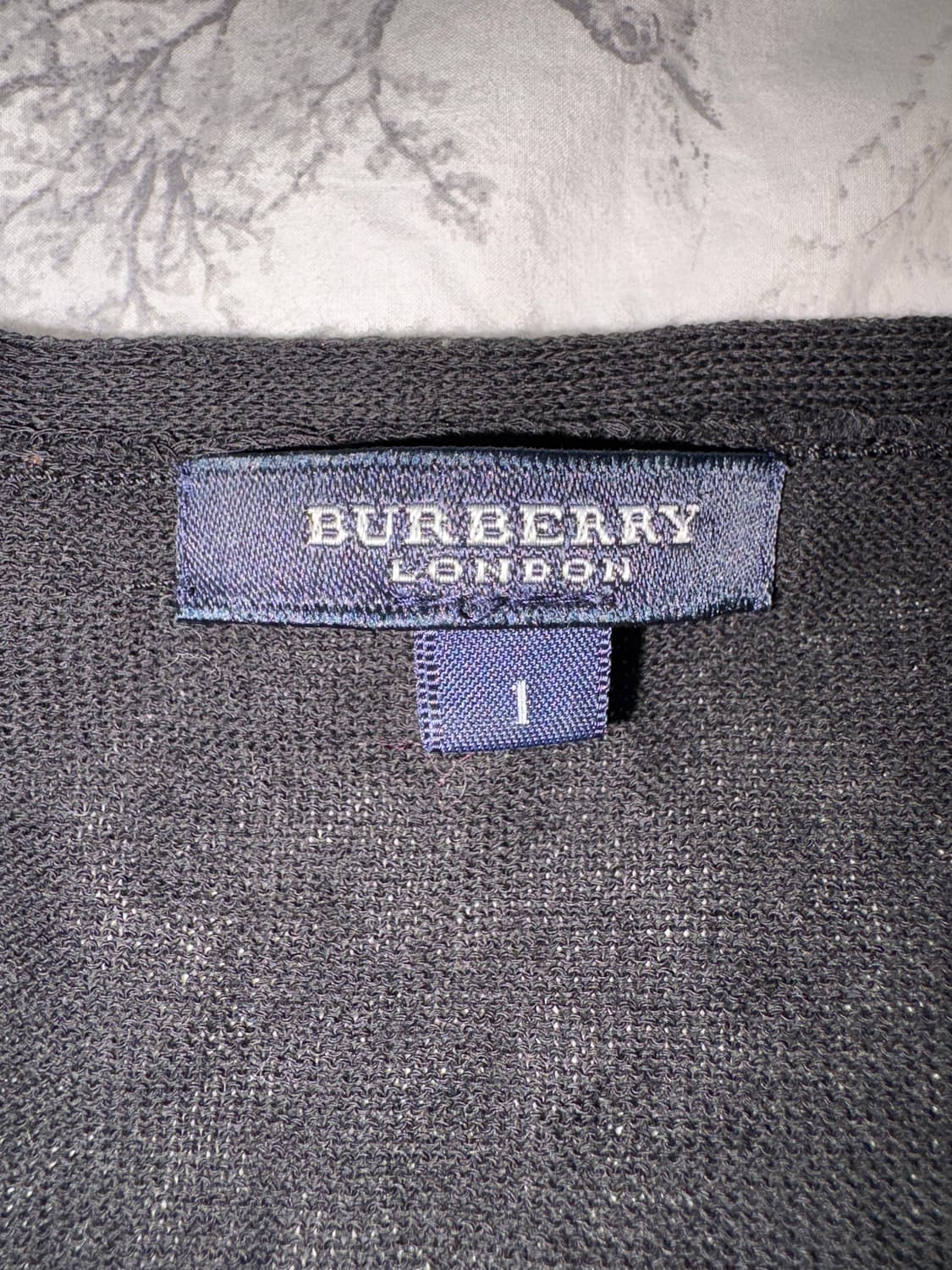 버버리 블랙 슬림 브이넥 니트 베스트 조끼 상품이미지3