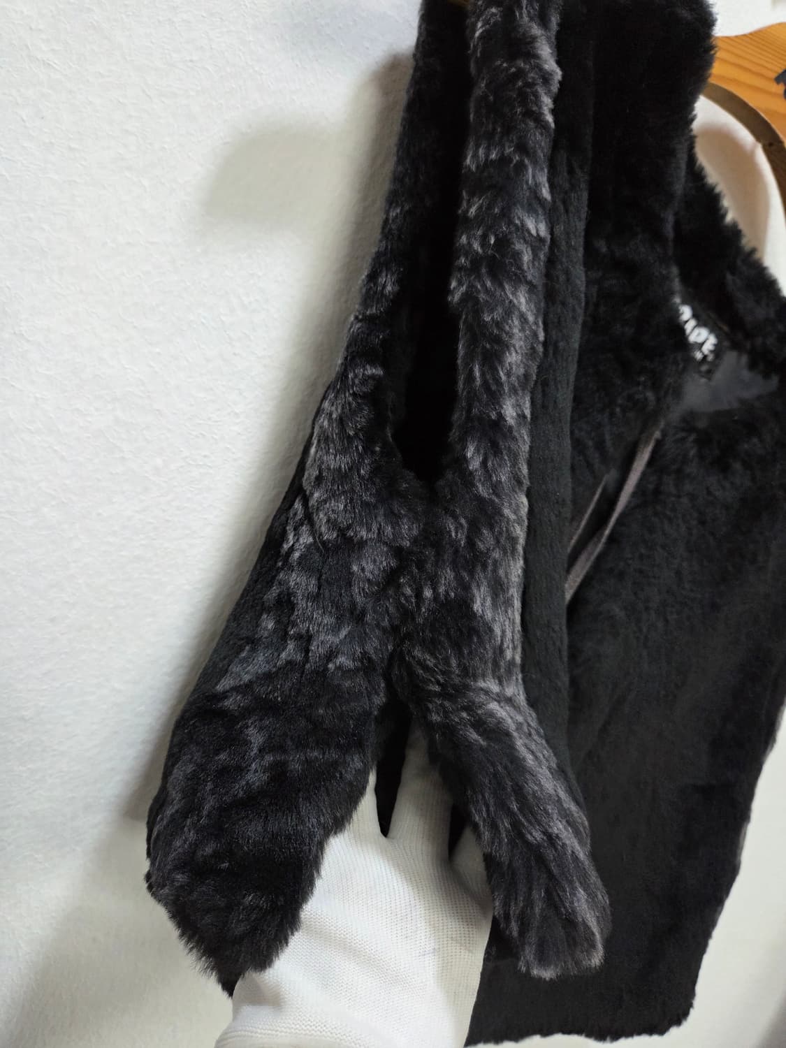 MIRAPE 블랙 퍼 조끼 크롭 상품이미지2