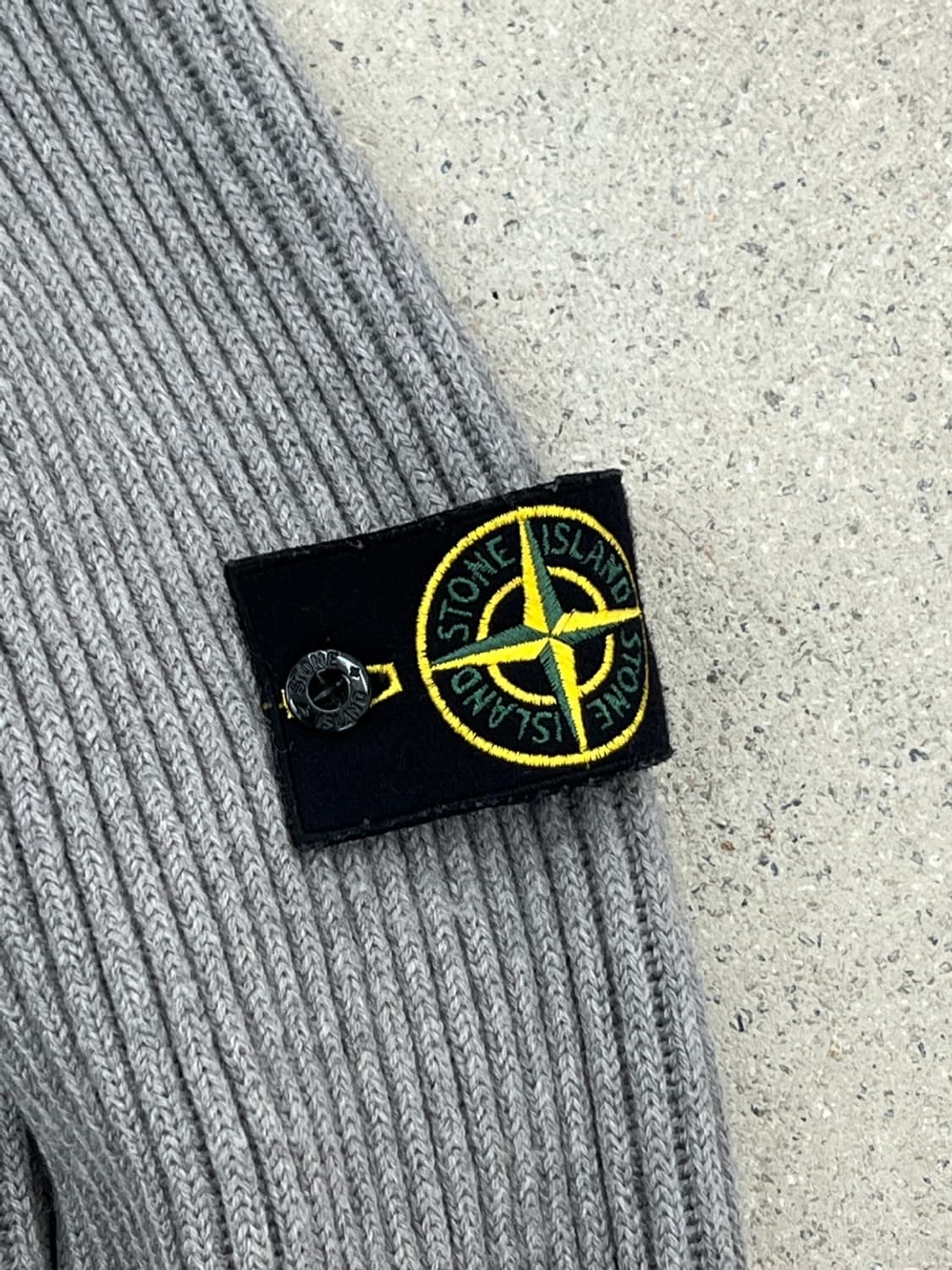 스톤아일랜드 와펜 골지 니트 집업 가디건 상품이미지8