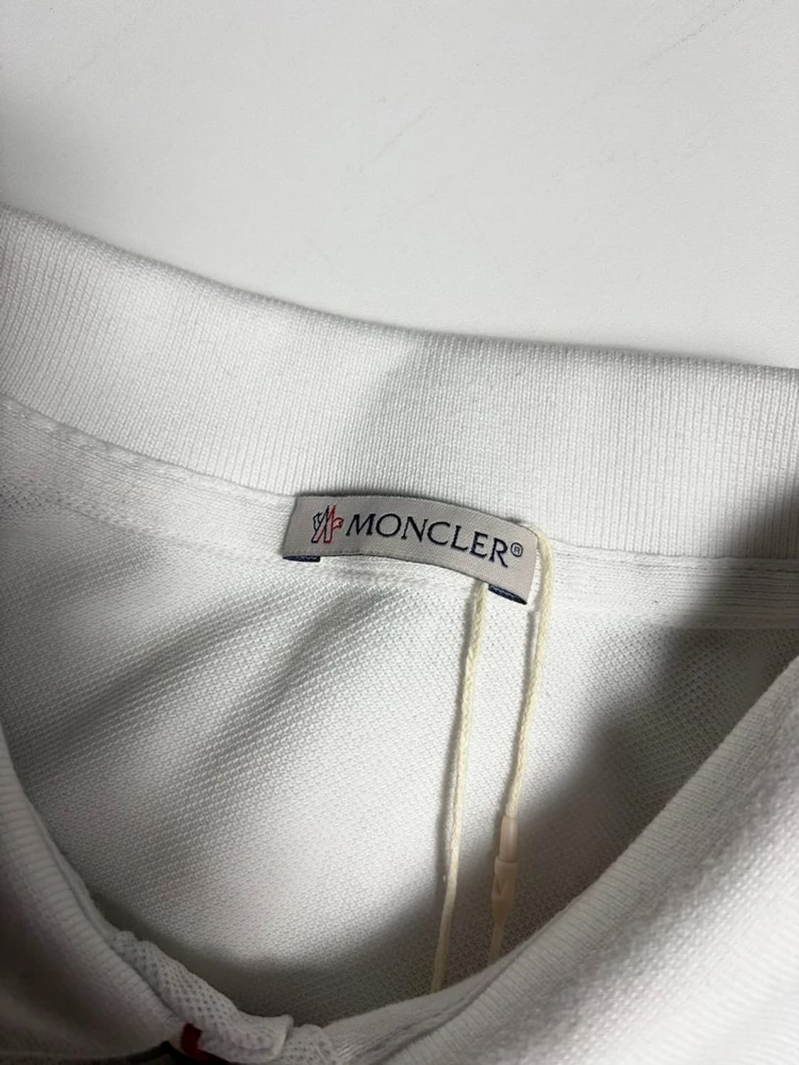 몽클레어 23SS 로고 패치 피케 폴로 반팔 티셔츠 R1166 상품이미지5