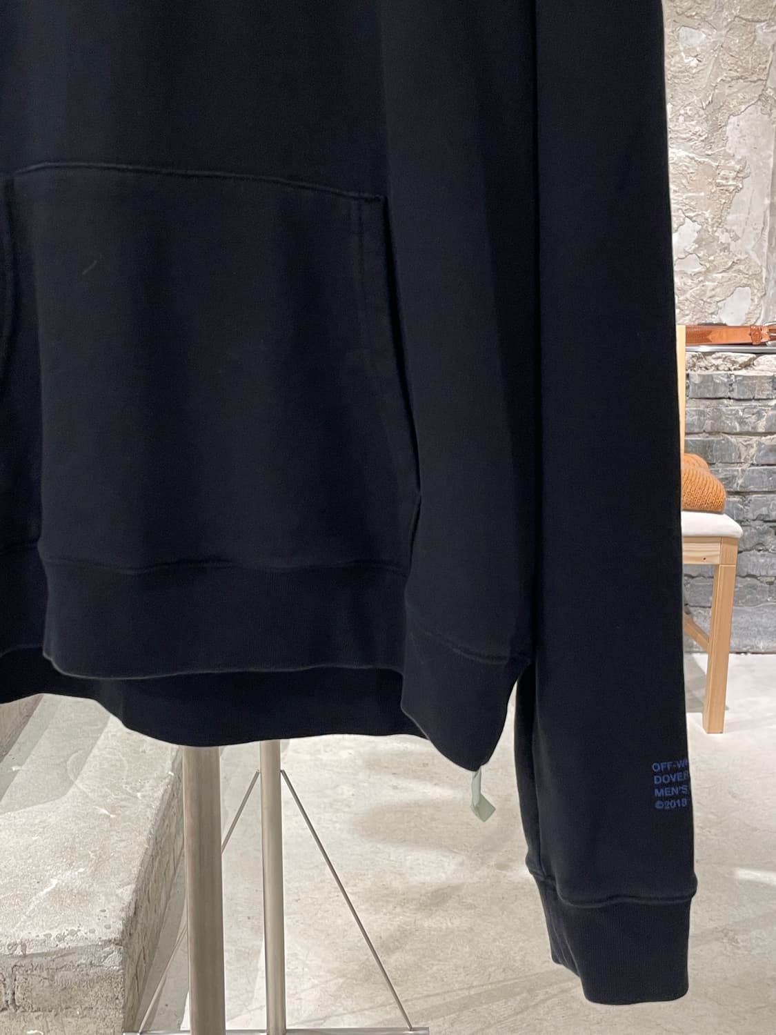 오프화이트 x 도버 스트릿 마켓 블랙 그라데이션 로고 자수 후디 상품이미지6