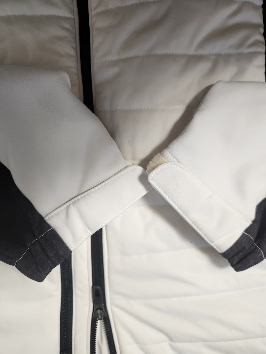 푸마 윈드브레이커 기모 자켓 사이즈L

오염 하자 없이 깨끗해요

겨울  상품이미지4