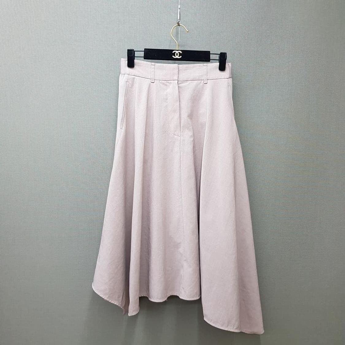 한섬 시스템 2023 언밸런스 헴 백밴딩 스커트 64-94사이즈 상품이미지1