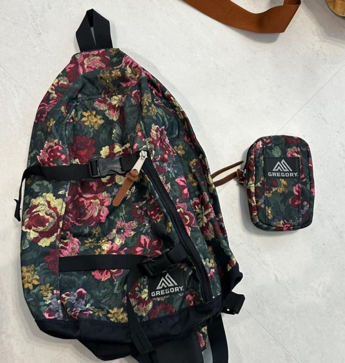 그레고리 스핀 슬링백 가든타페스트리 상품이미지3