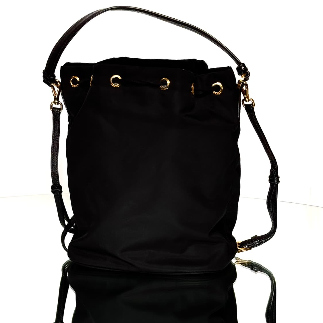 [정품] 프라다 삼각로고 리나일론 듀엣 버킷백 블랙 골드 상품이미지6