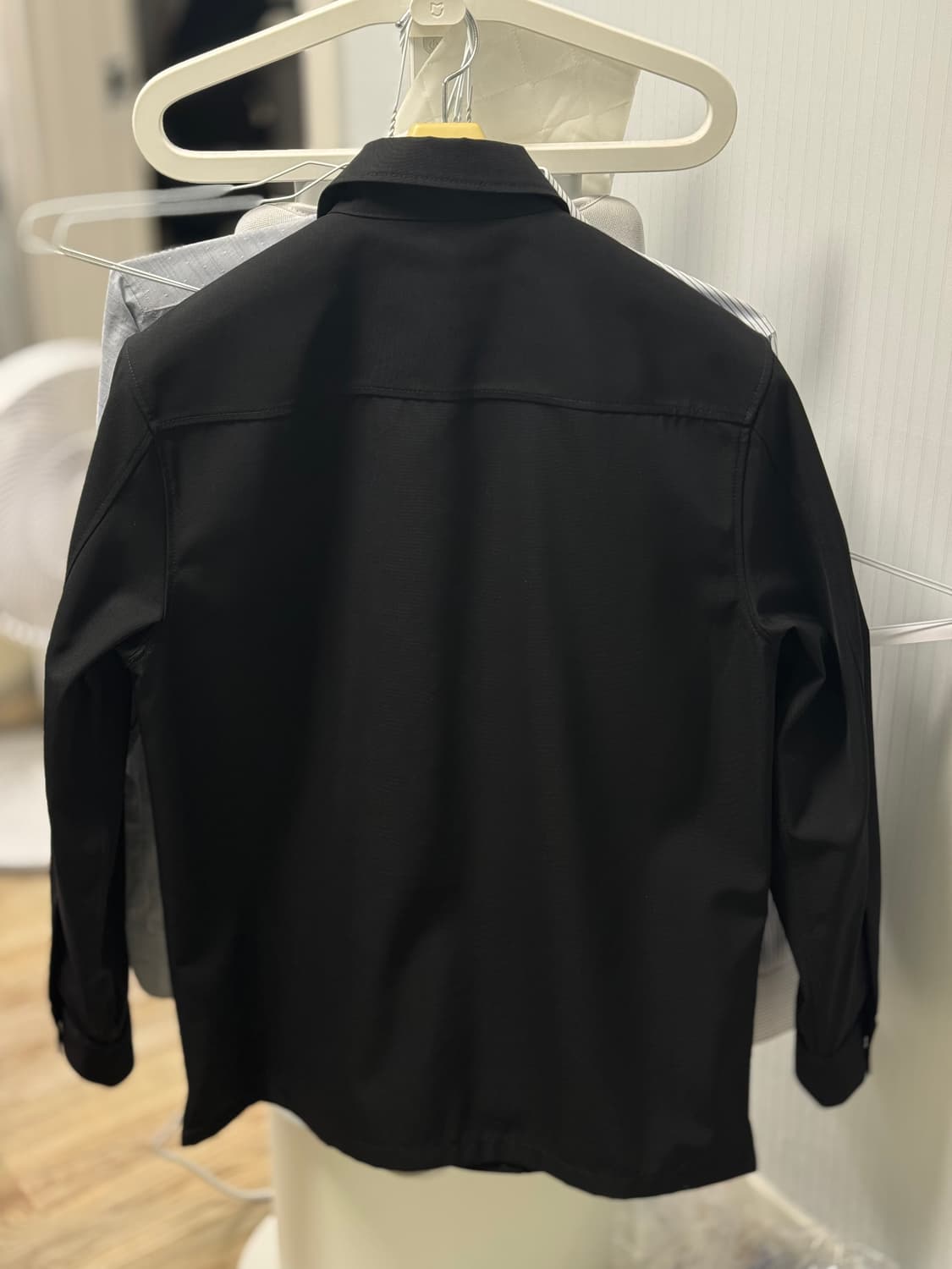 [S, 95-100] 코스 COS 릴랙스드 핏 블랙 울 오버셔츠 상품이미지2