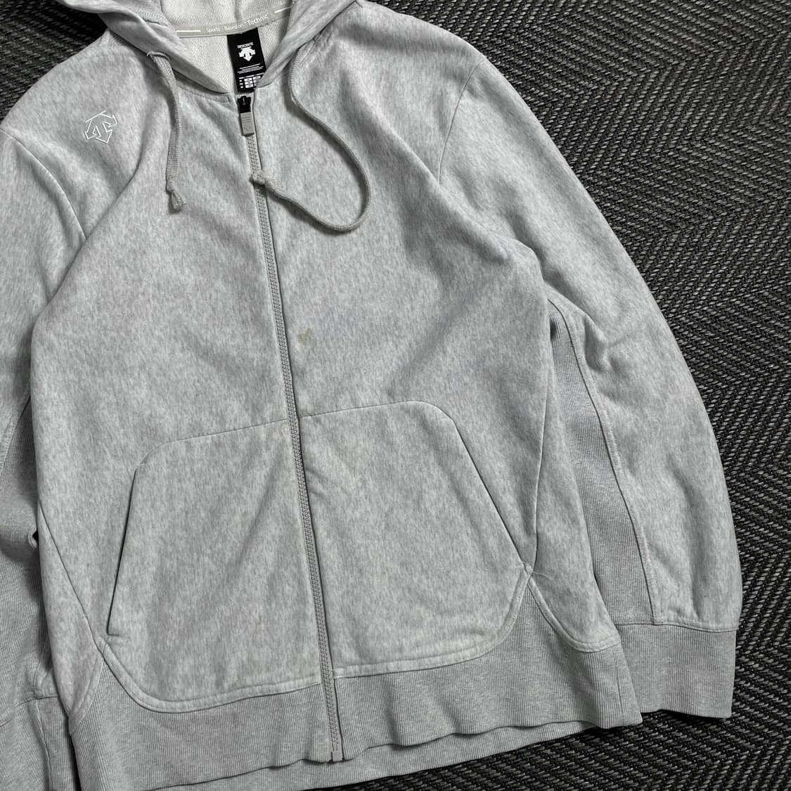 데상트 자수로고 그레이 후드집업o 4660 상품이미지2