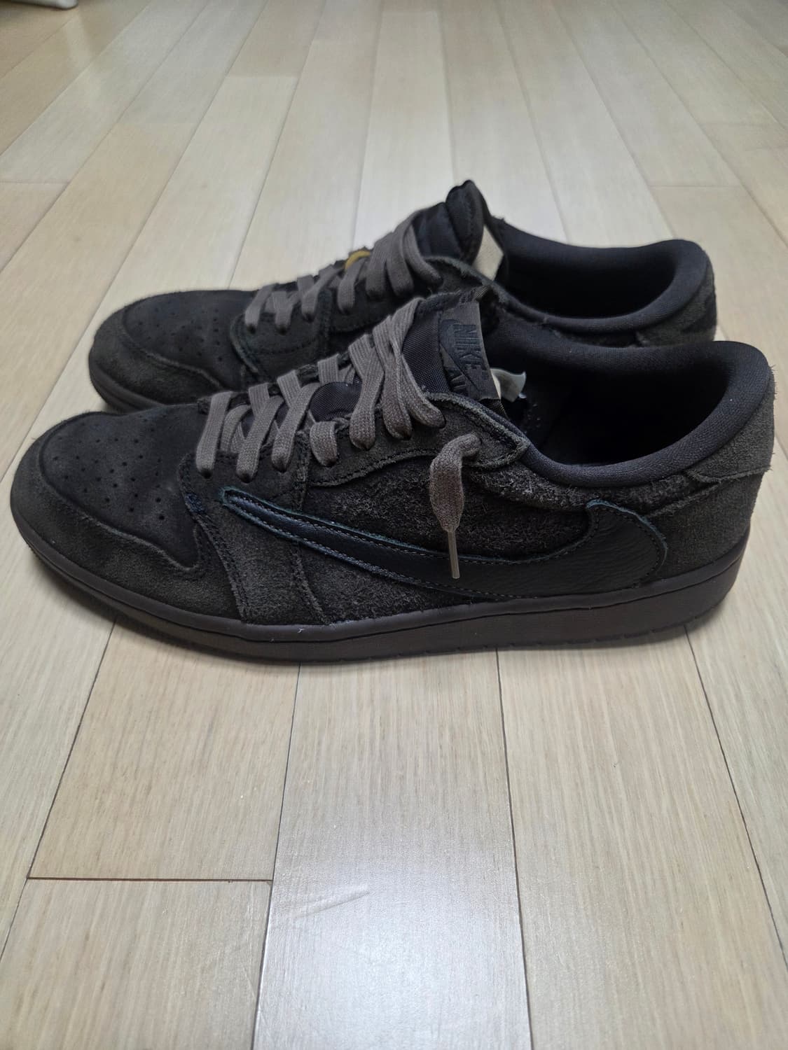 [275] 나이키 조던 1 트래비스 스캇 벨벳 브라운 상품이미지3