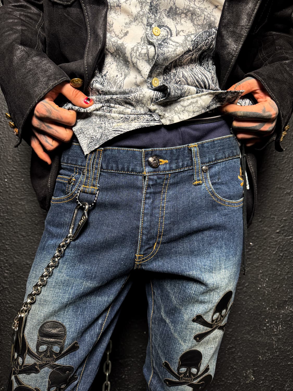 ROEN – Skull Leather Patch Denim shorts  상품이미지2