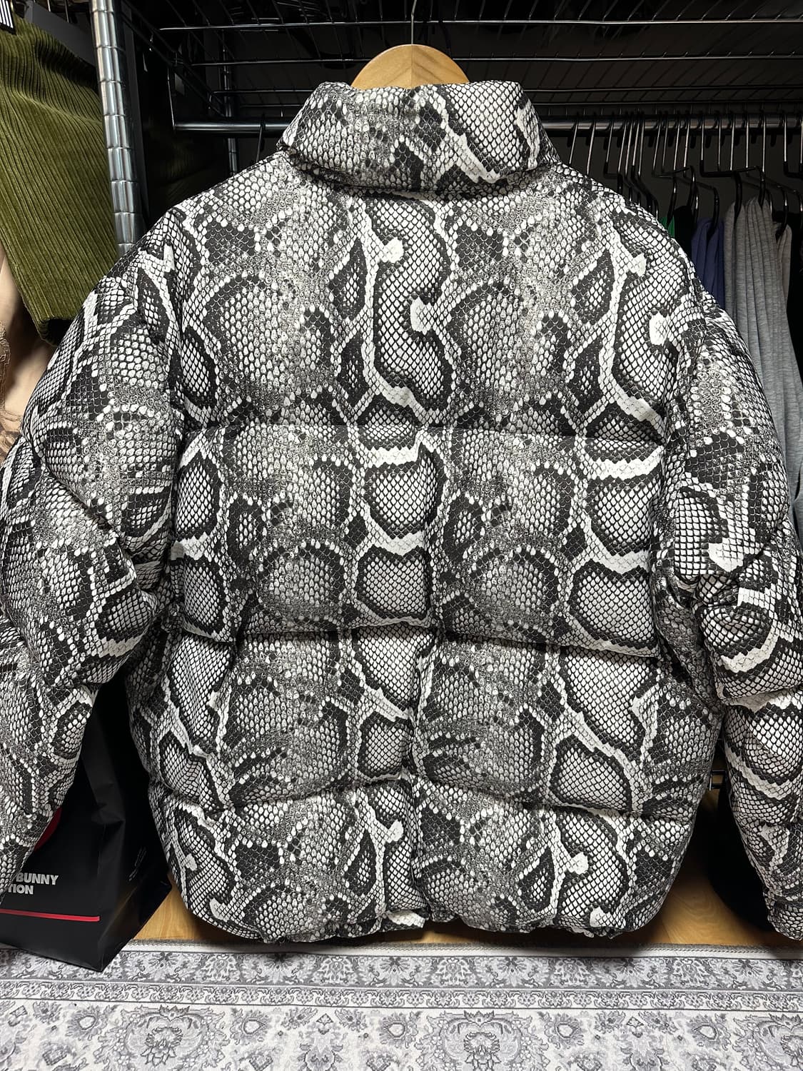 와코마리아 19fw 파이톤 패딩 L 상품이미지3