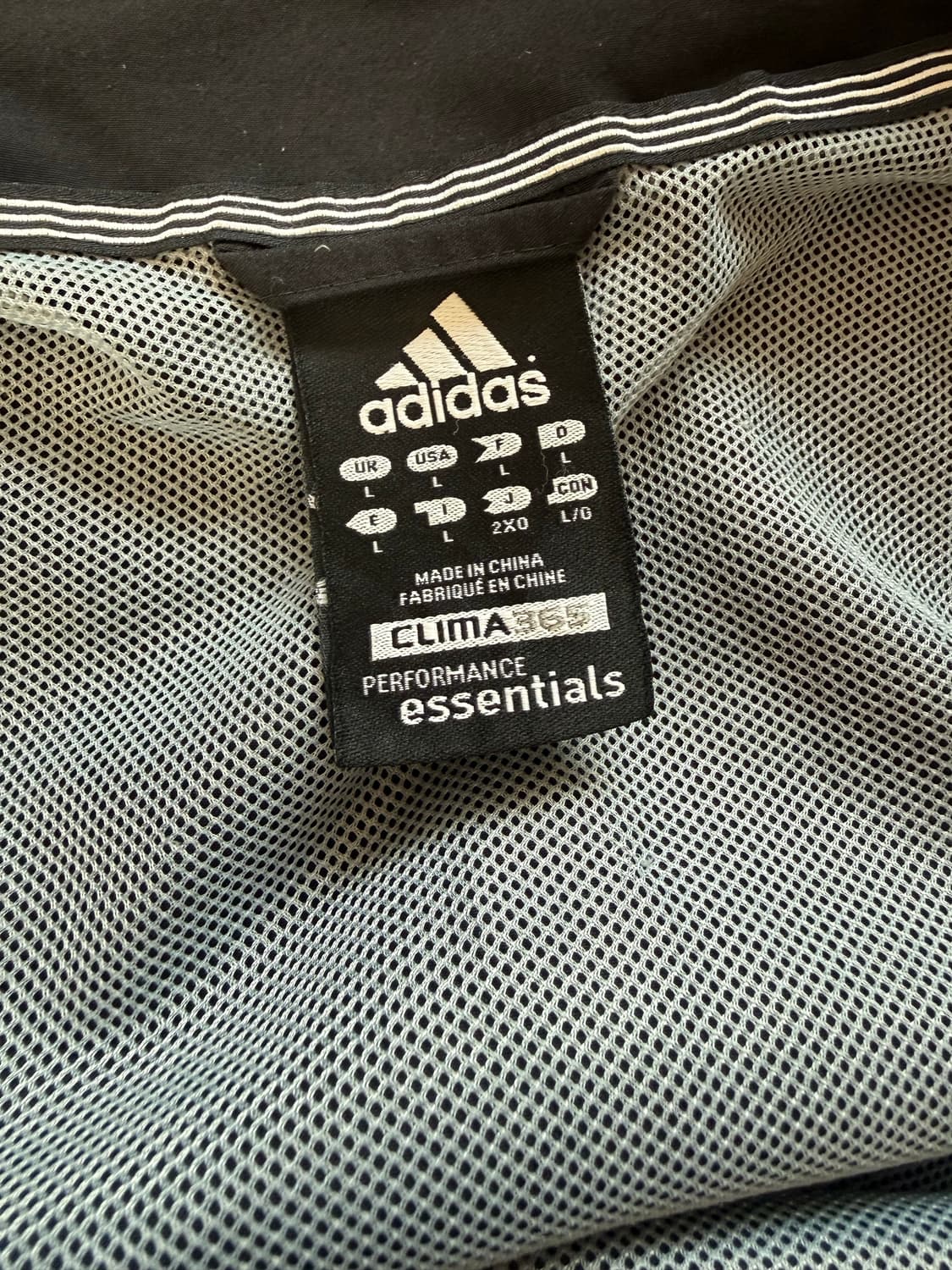 아디다스 검빨 바람막이 상품이미지4