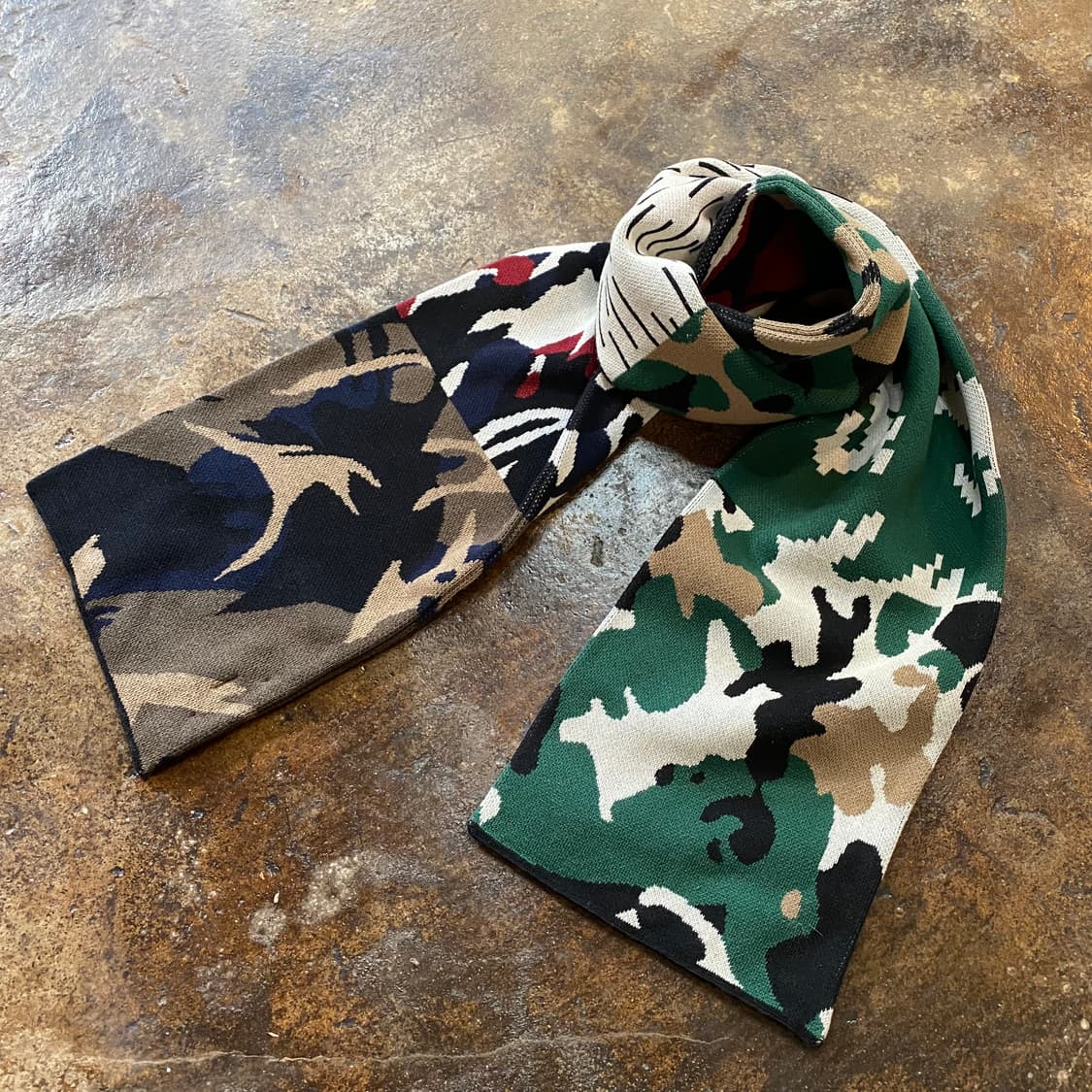 고샤 루브친스키 카모 머플러 상품이미지2