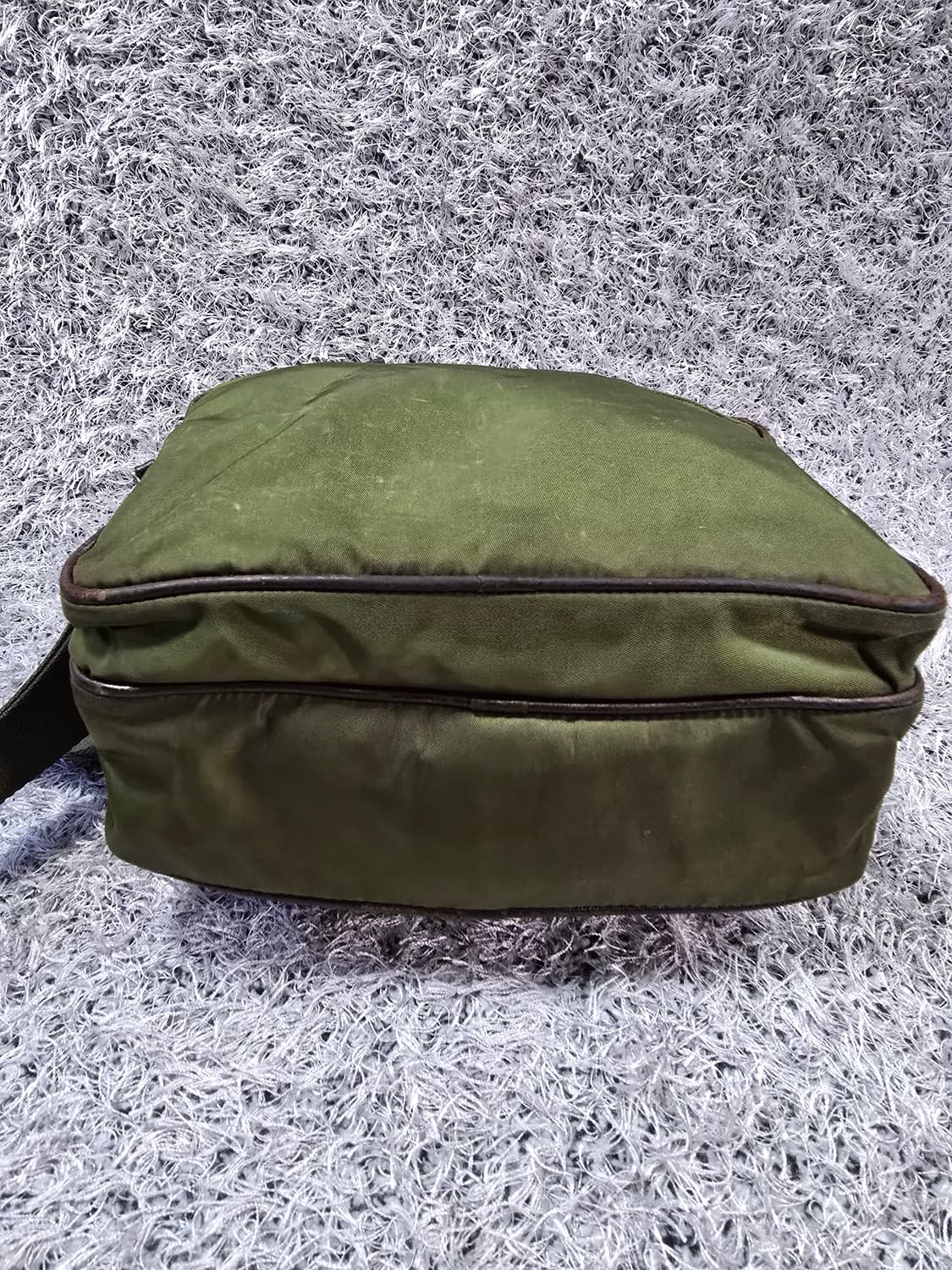 프라다 라일론 크로스백

 상품이미지5