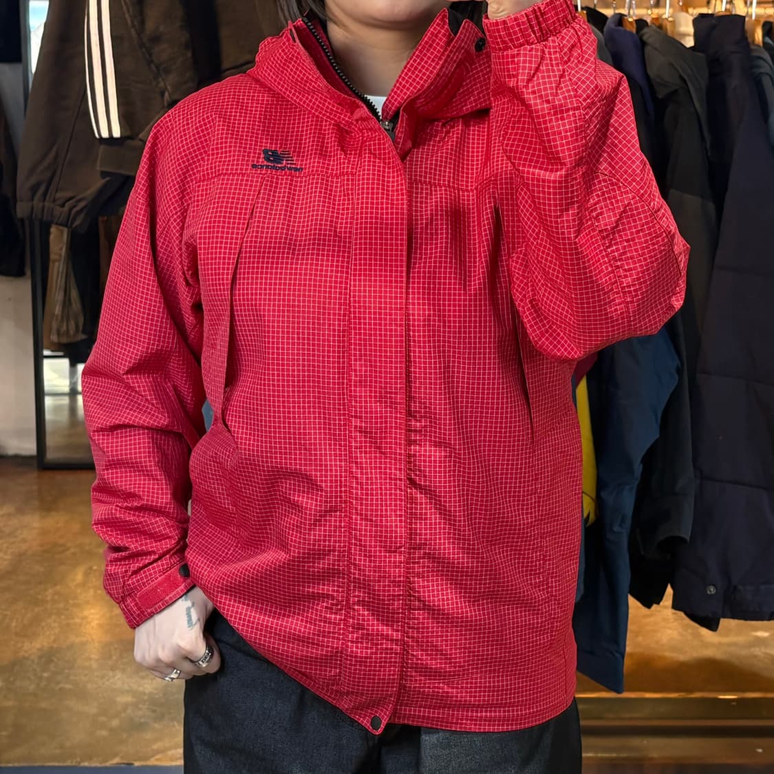 뉴발란스 레드 체크 바람막이 상품이미지1