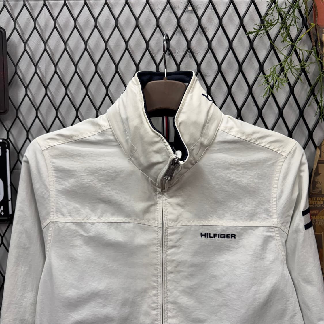 타미힐피거 코튼 캔버스 하이넥 집업 자켓 전면 로고 포인트 화이트 상품이미지3