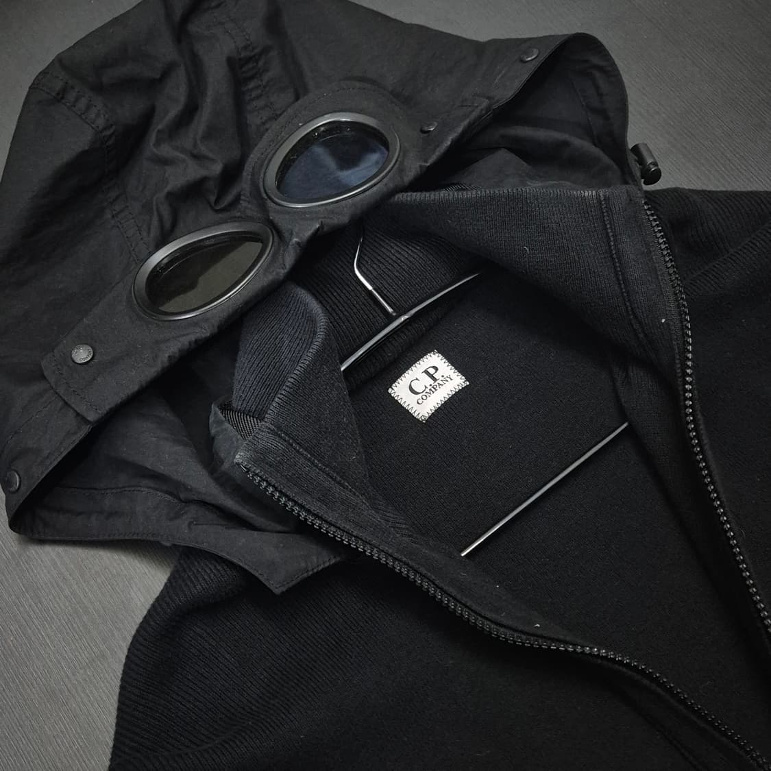 C.P. 컴퍼니 고글 니트 105사이즈 집업 상품이미지2