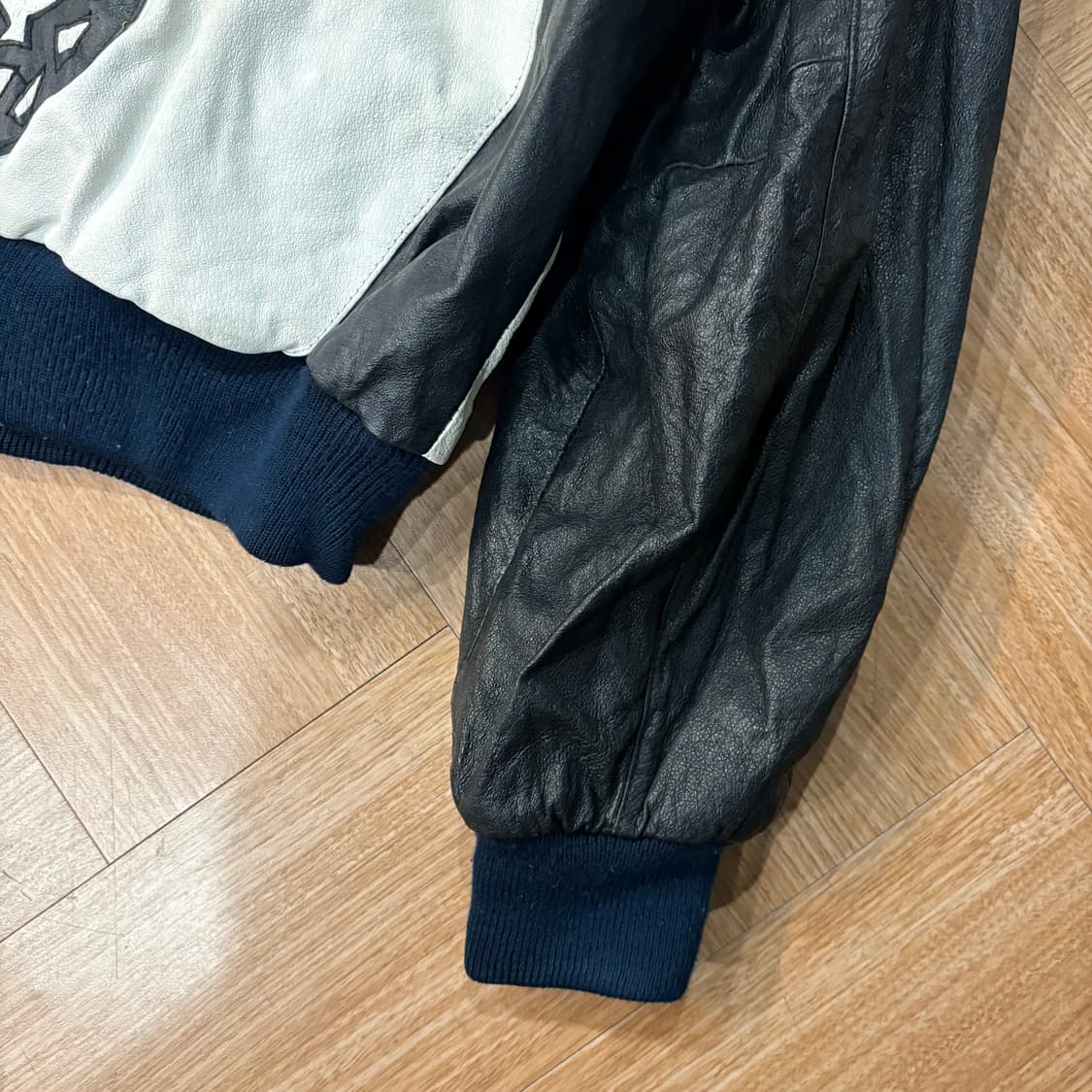 마이클호반 블랙 카우 레더 봄버 자켓 상품이미지4