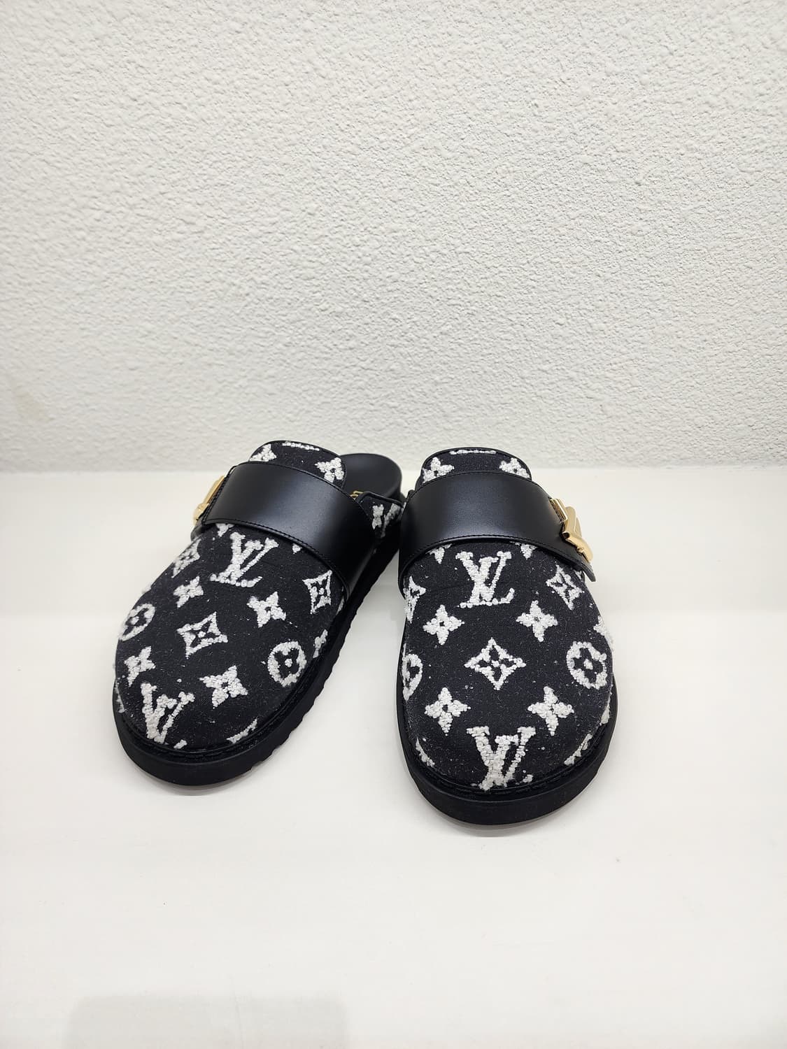 루이비통 1AIDP0 LV 코지 플랫 컴포트 클로그 블랙 37 상품이미지1