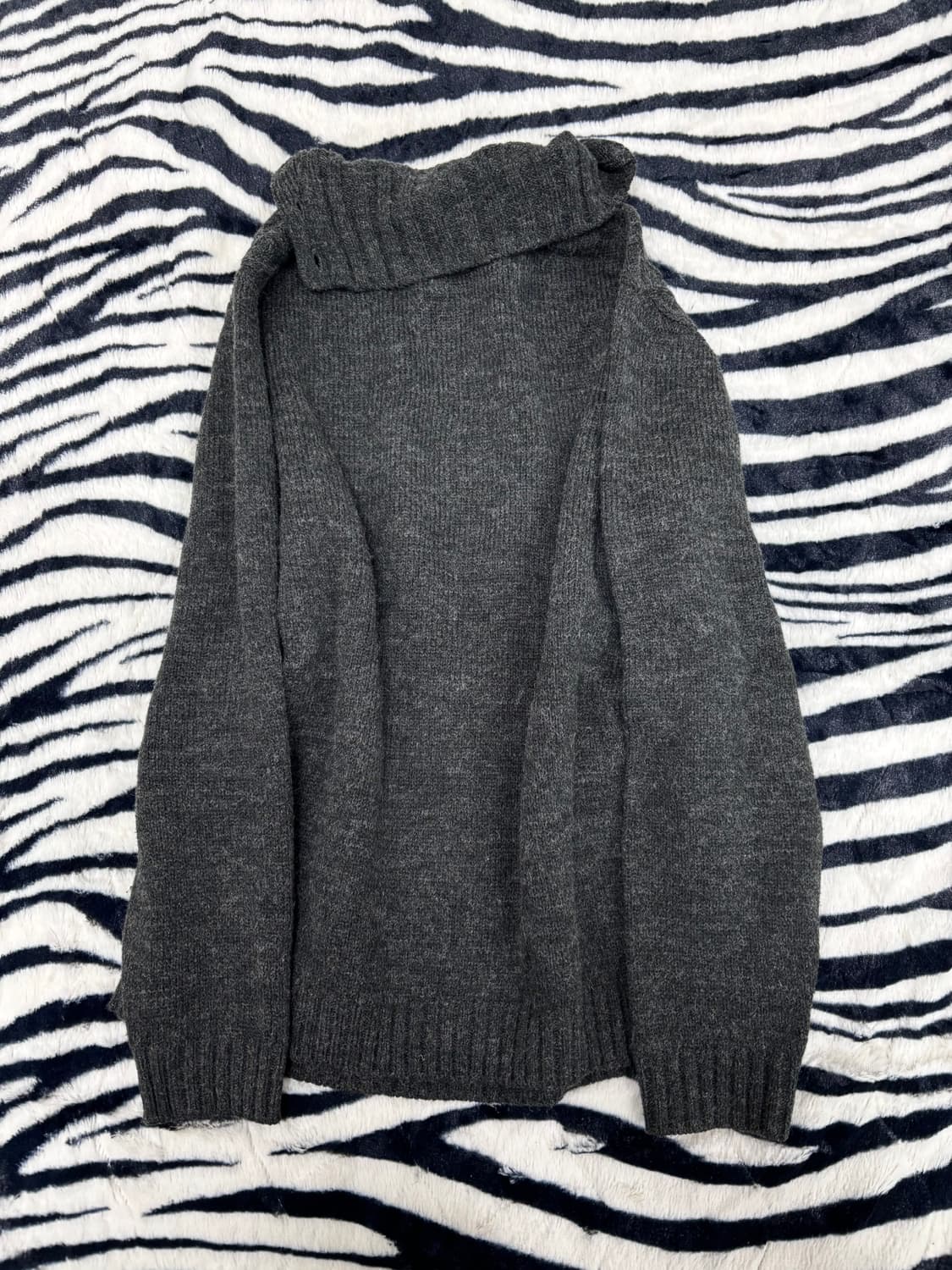 High Neck Design Button Detail Knit Slee 상품이미지8
