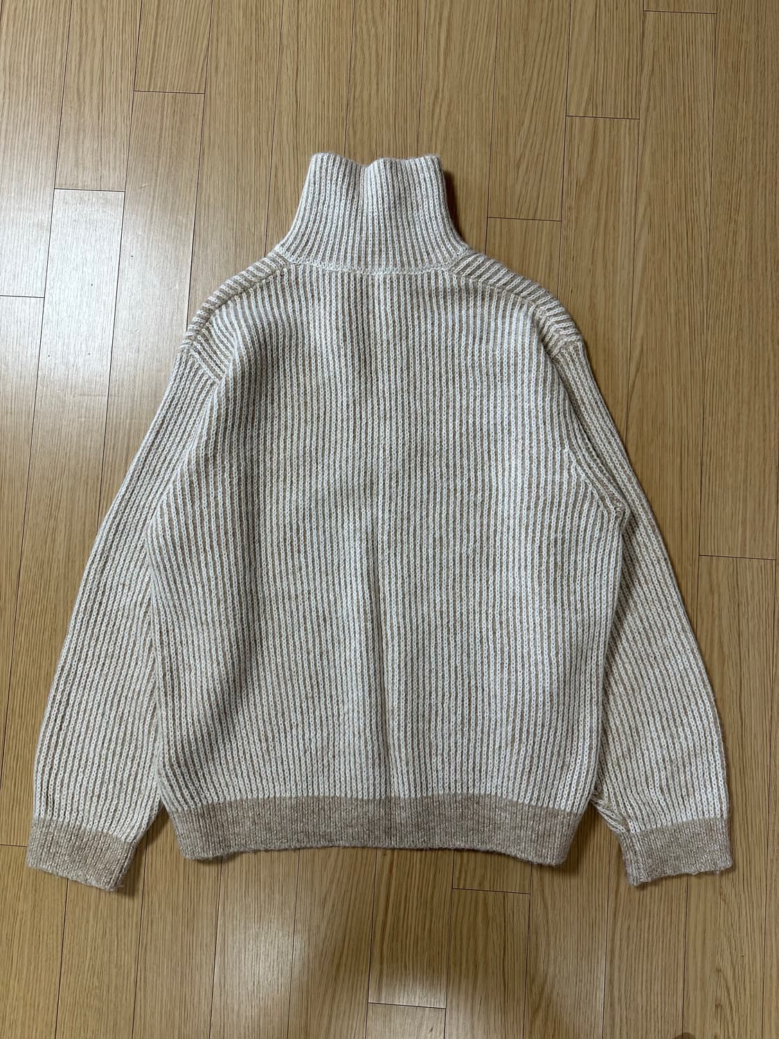 인사일런스 투톤 하프 집업 니트 아이보리 상품이미지3