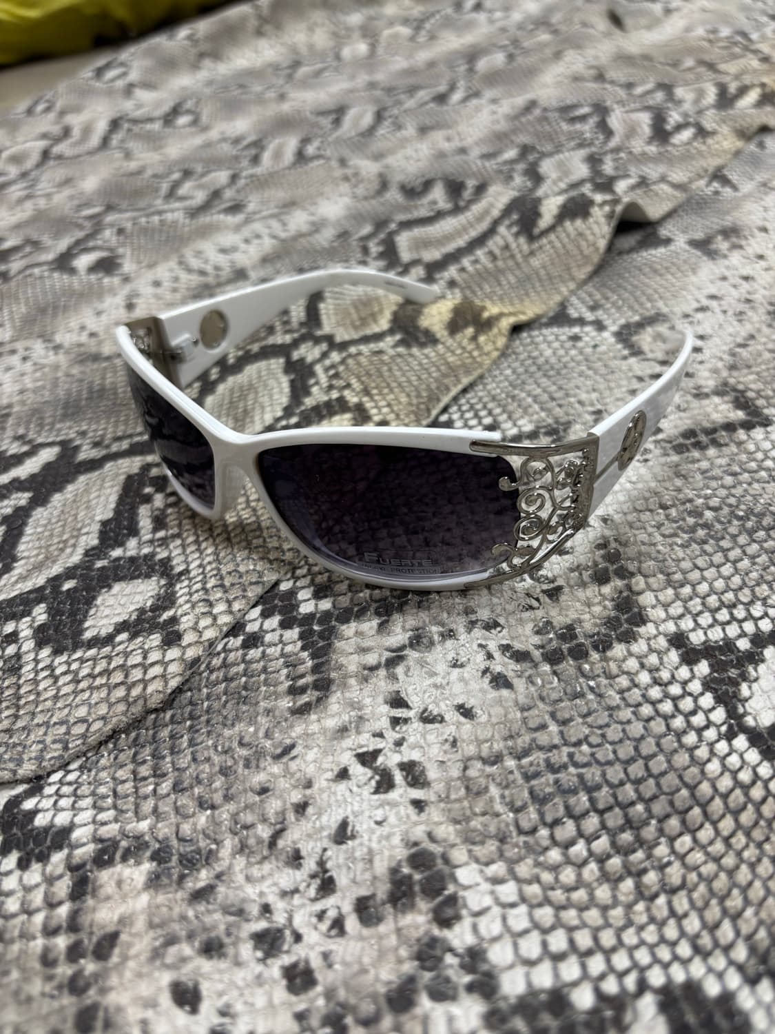 “Vintage” Gothic Detail White sunglasses 상품이미지10
