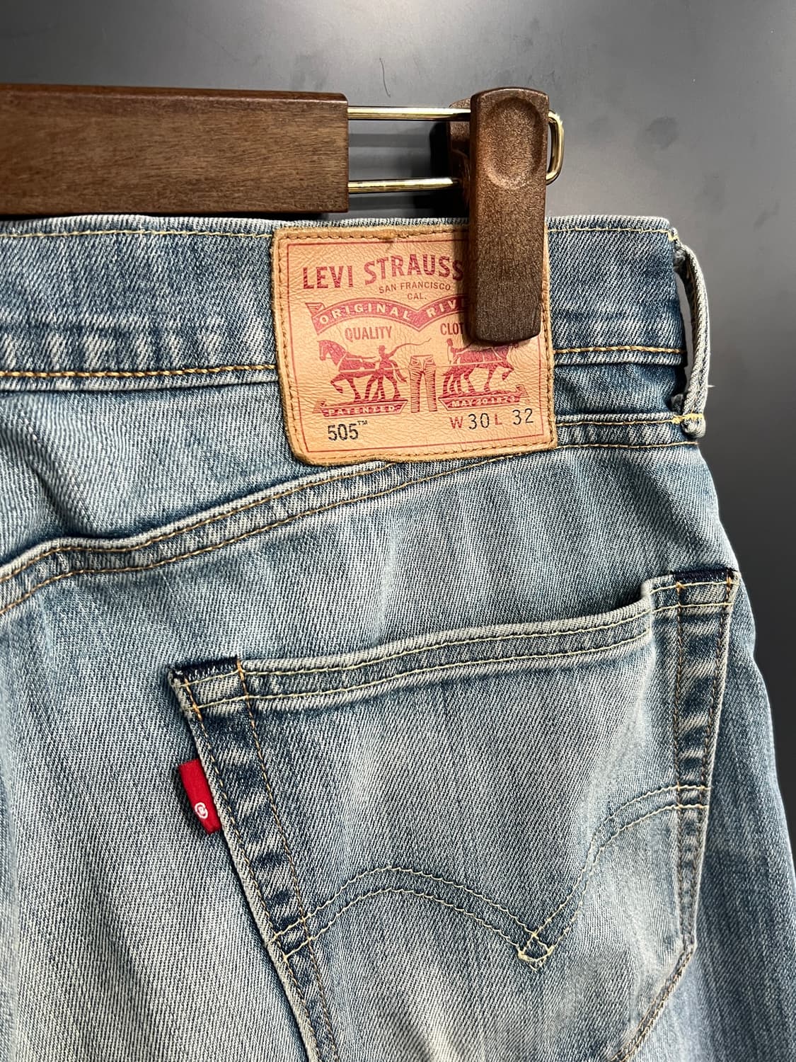 Levis 리바이스 505 스트레이트핏 연청 데님 팬츠 상품이미지3