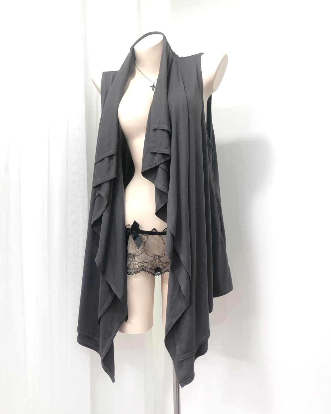archive front drape charcoal vest 상품이미지1