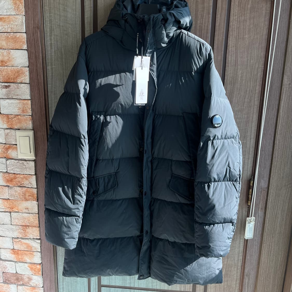 새상품(XXL)씨피컴퍼니 나이크라 후드 롱패딩 다크그레이 상품이미지3