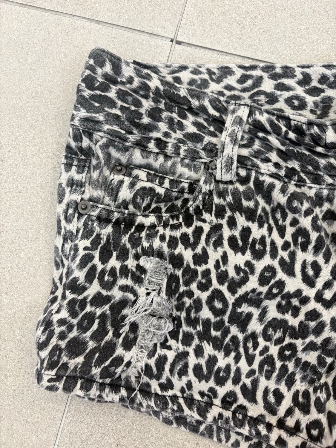블랙 레오파드 숏 팬츠 상품이미지3