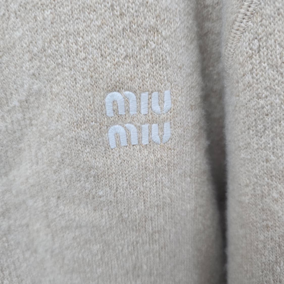 미우미우 캐시미어 후드 집업 자켓 38사이즈 판매 상품이미지2