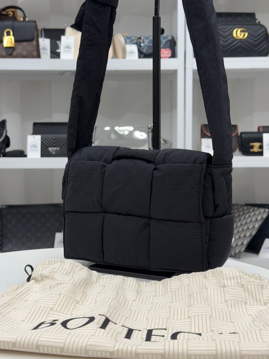 [S] 보테가베네타 패딩 테크 카세트백 상품이미지1