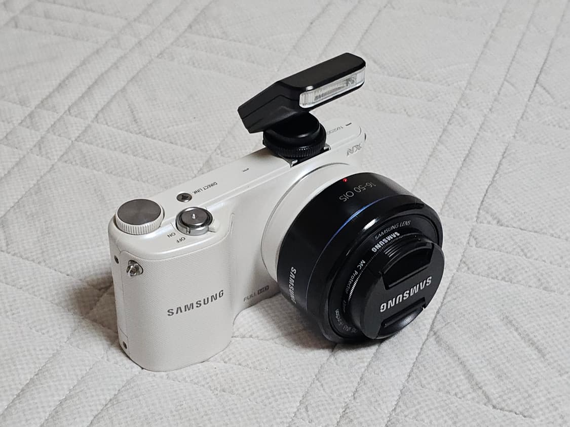 삼성 NX2000 미러리스 카메라

블랙 렌즈 상품이미지1