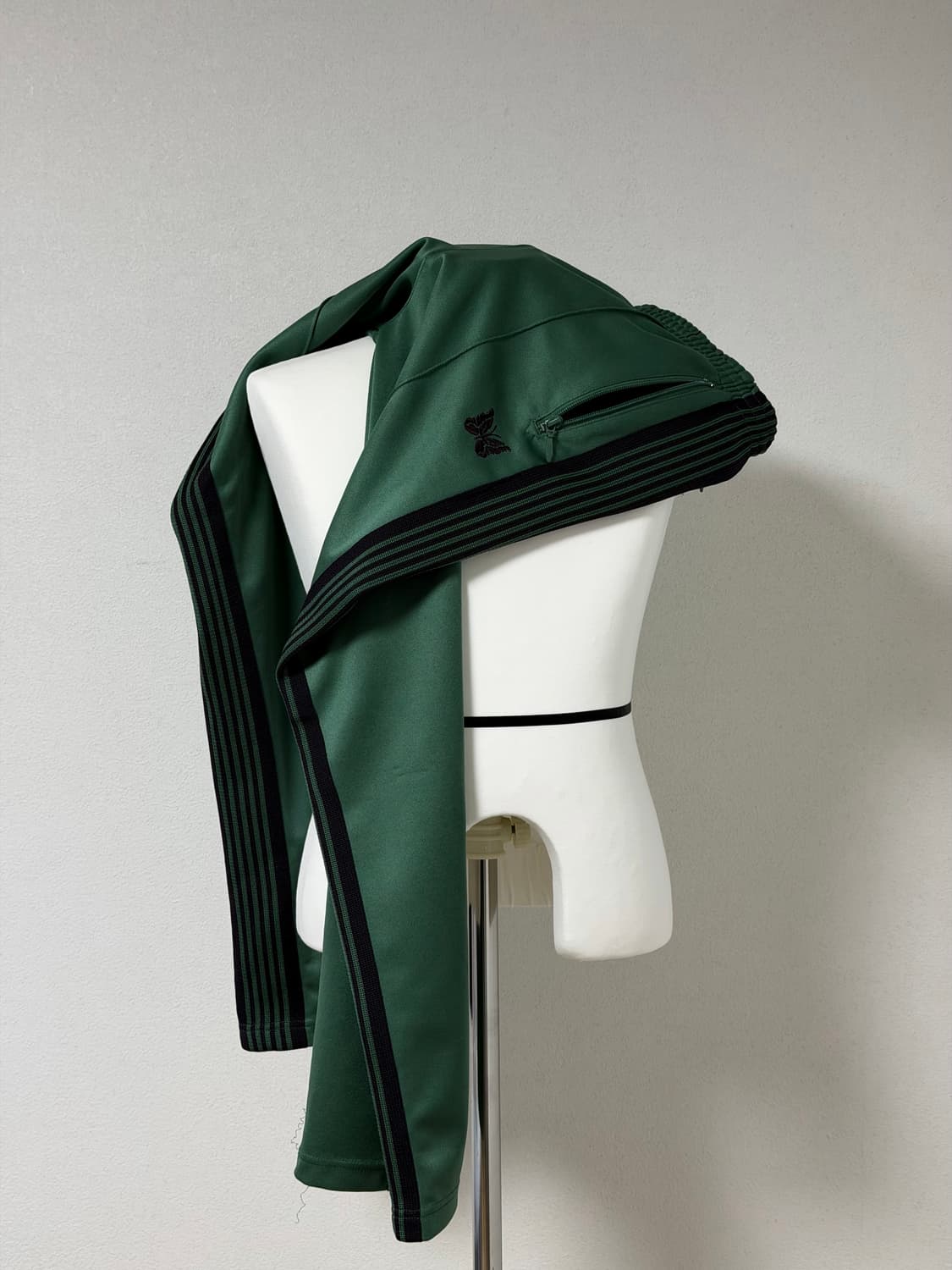 Needles 니들스 스트레이트 핏 트랙팬츠 상품이미지1