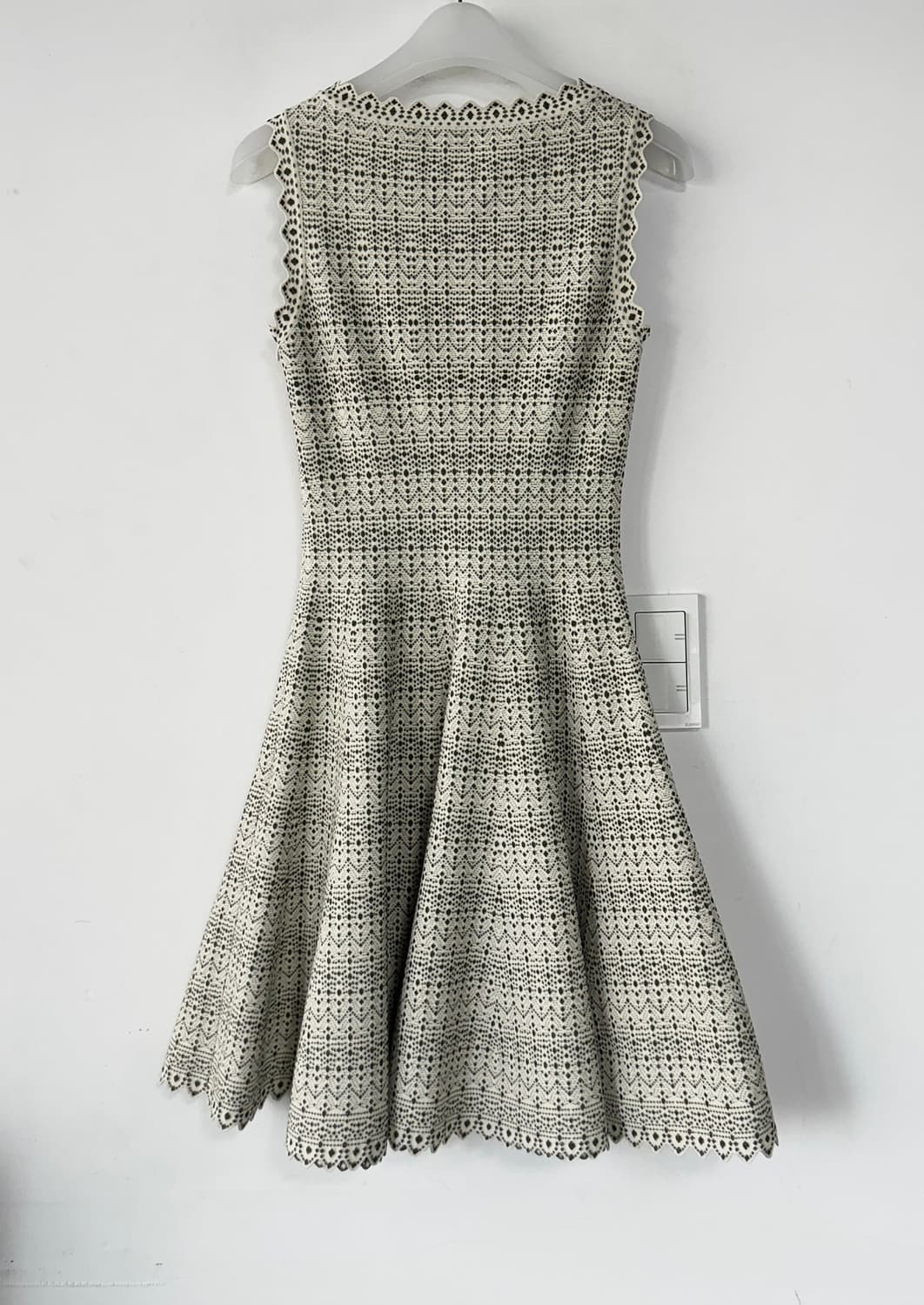 알라이아 스캘럽 울 니트 원피스 상품이미지5