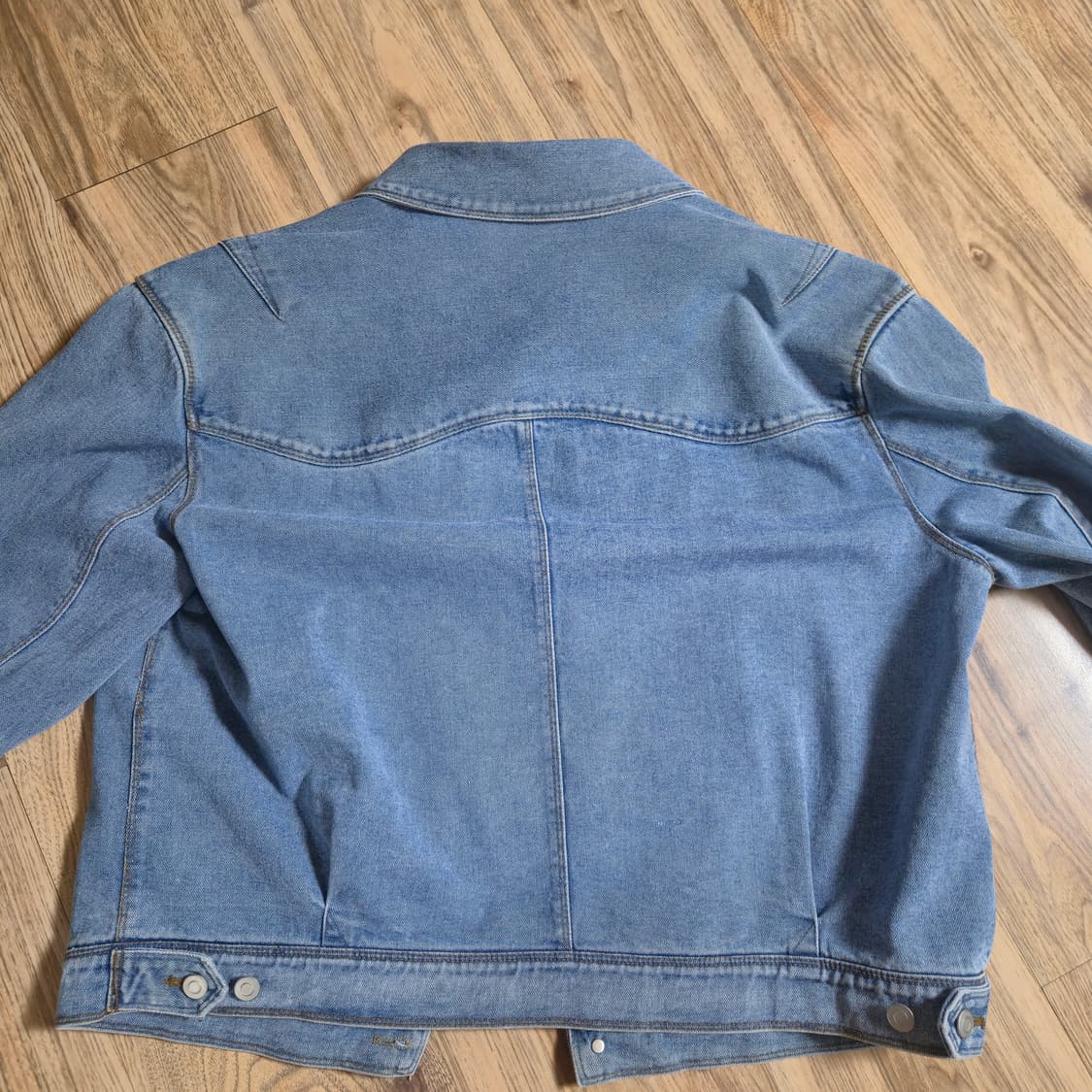 쿠어 23ss 트위스트 데님 트러커 자켓 M 상품이미지5