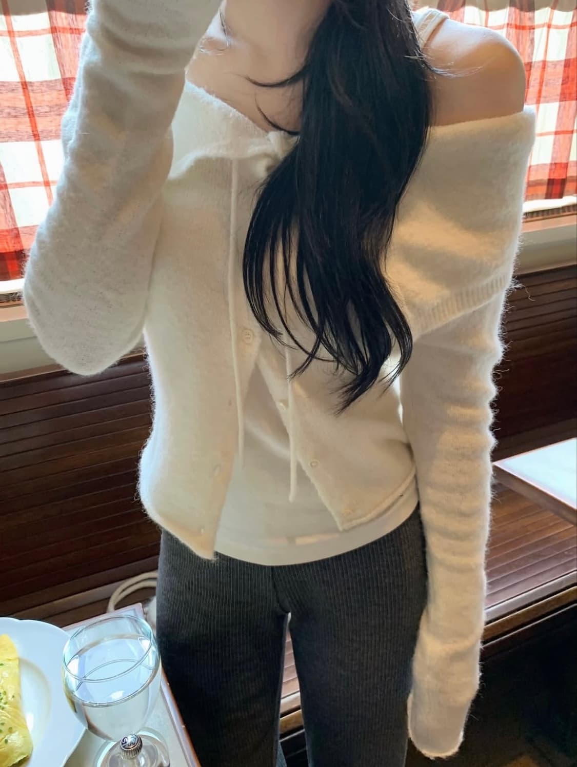 [미시착 새제품] 더위시리즈 뮤즈 콜러 가디건 아이보리. 오프숄더 연말룩 상품이미지4