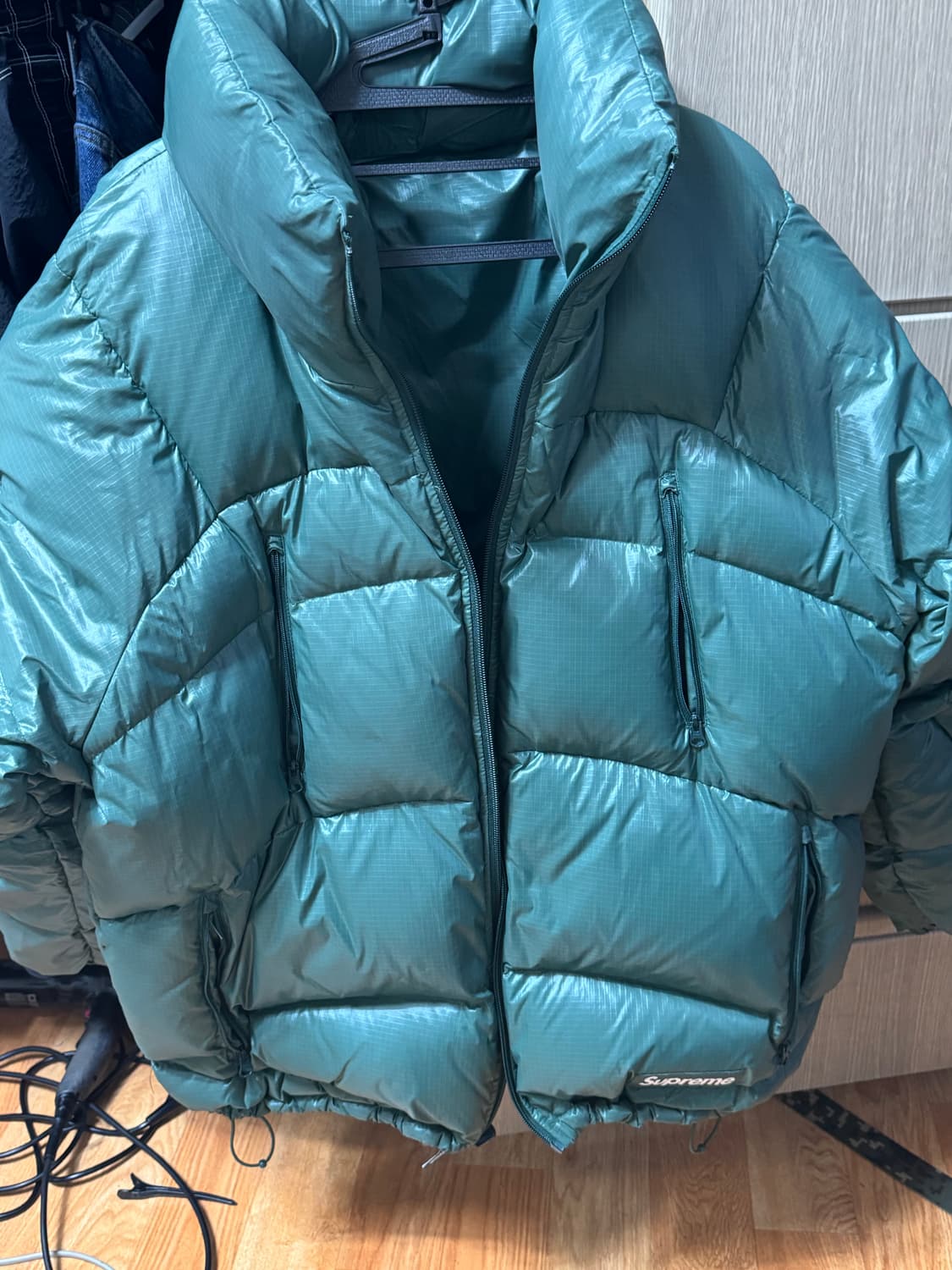 슈프림 리버시블 페더웨이트 다운 퍼퍼 자켓 올리브 - 22FW 상품이미지4