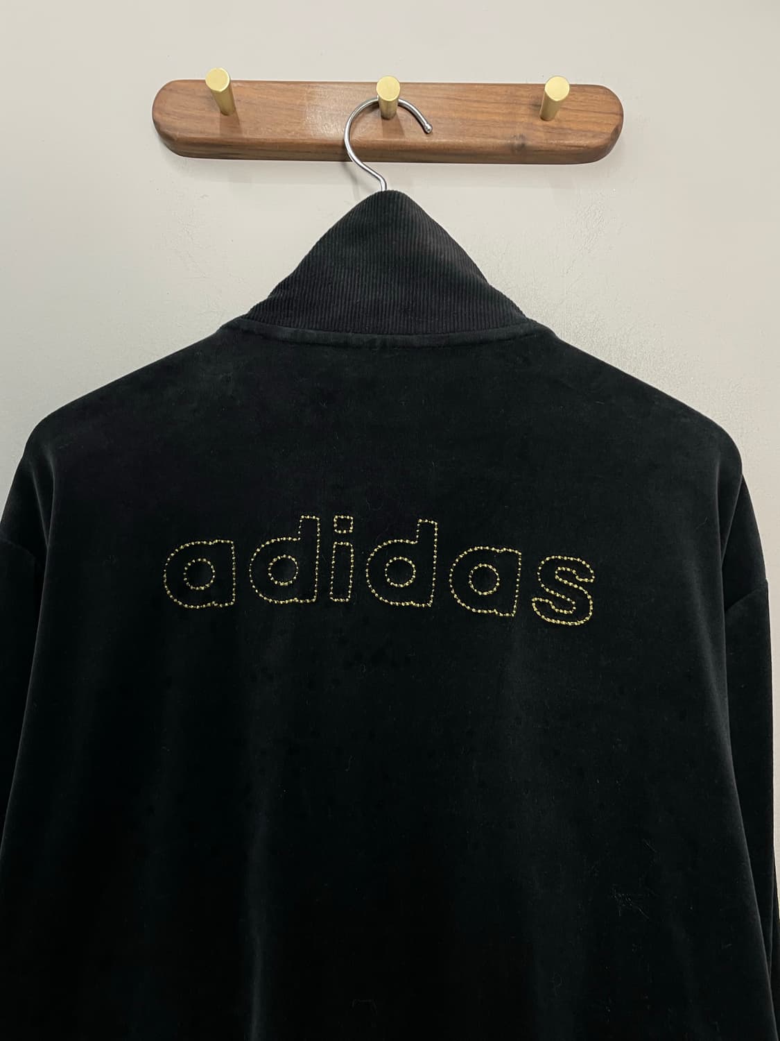 아디다스 블랙 벨벳 백로고 트랙탑 져지 H2076 상품이미지4